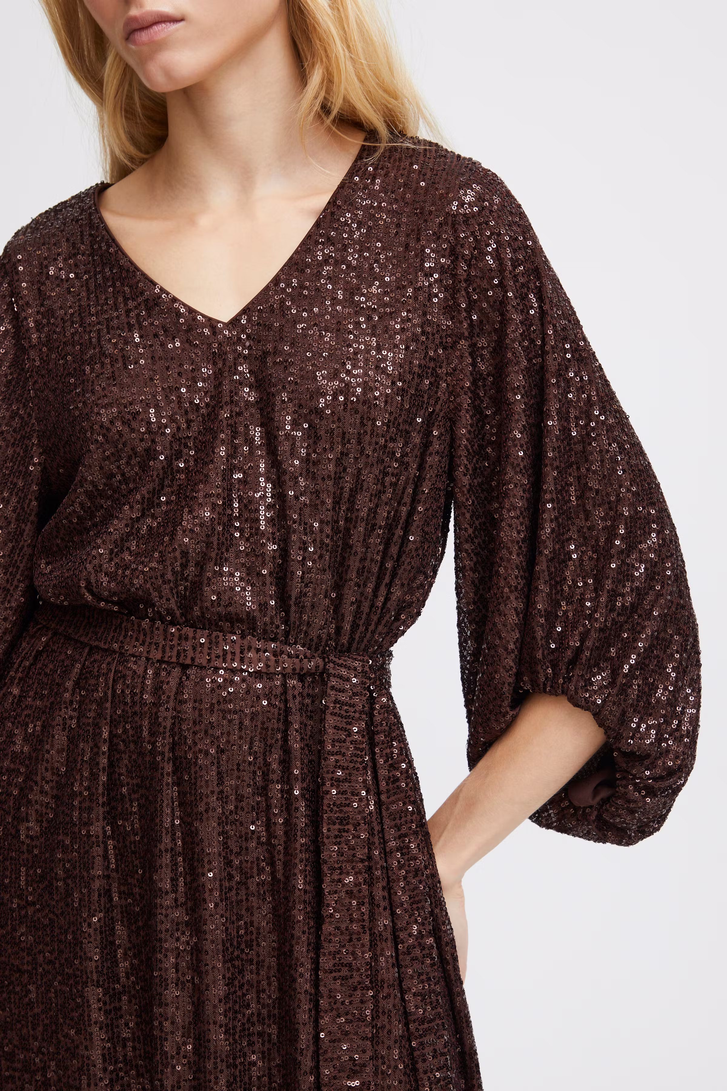 IHFAUCI Kjole LOOKBOOK DETAIL 20115434-190915