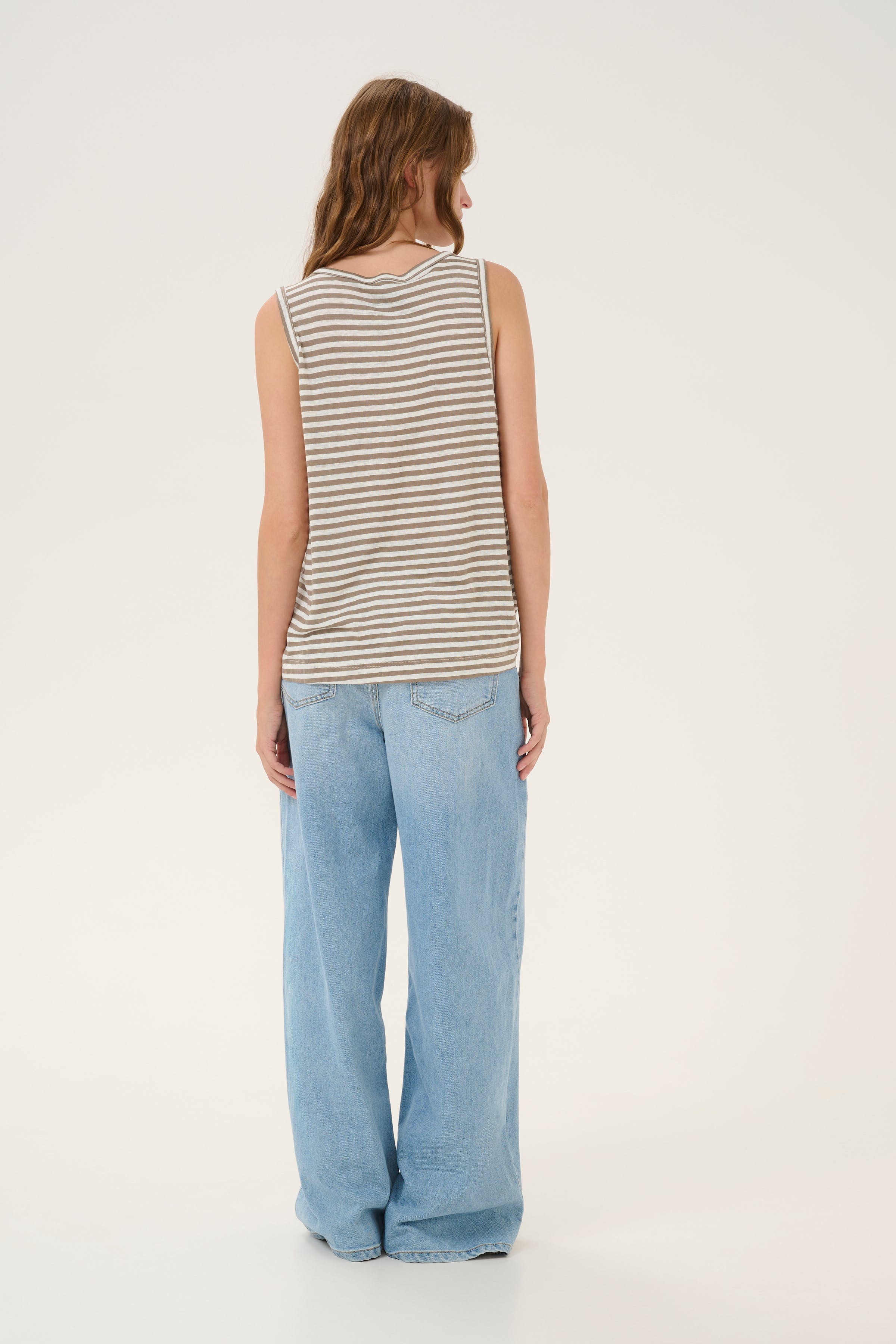 LisaMW Linen Top LOOKBOOK BACK 10704687-107480