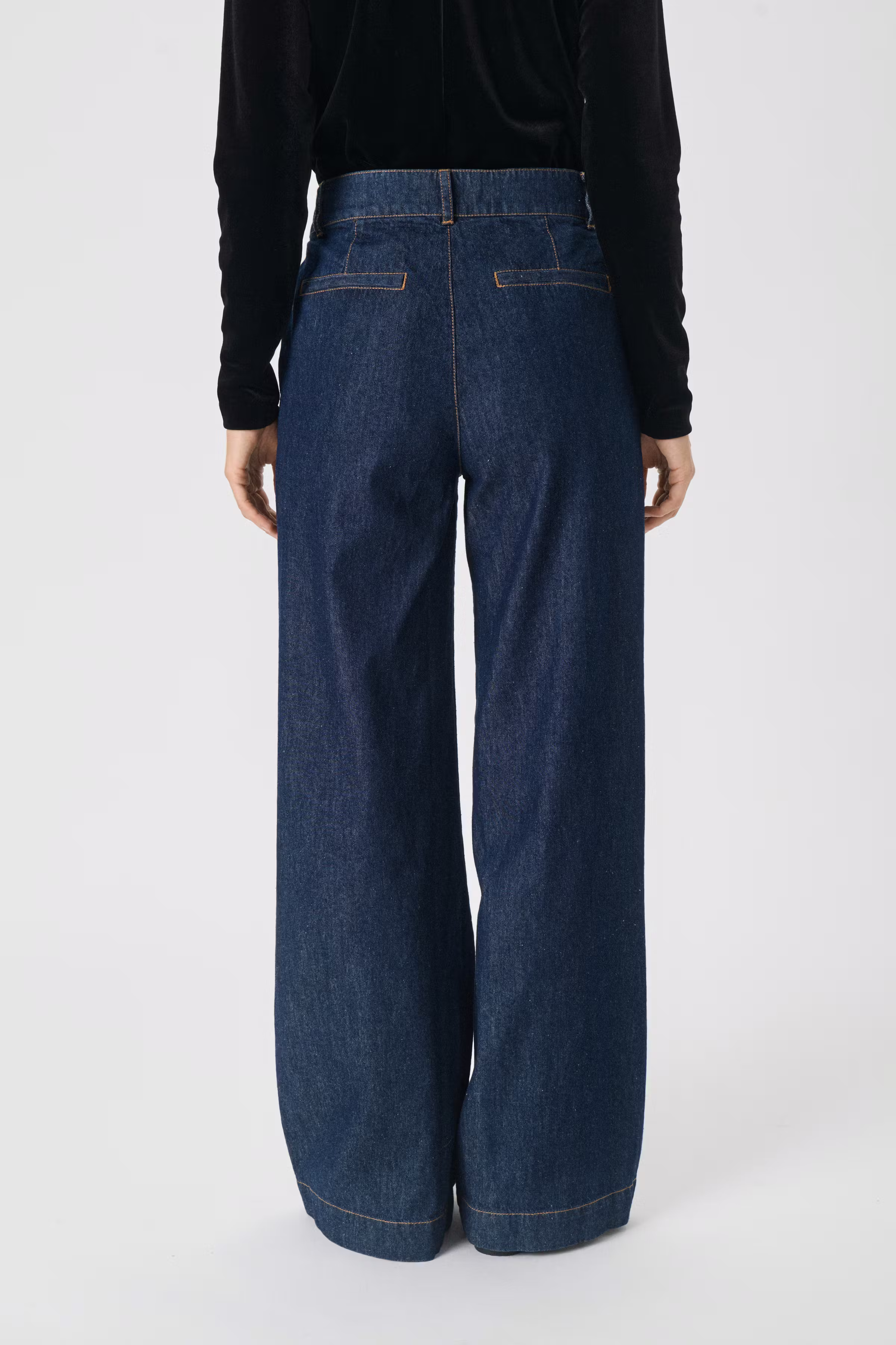 UrsulaPW Jeans LOOKBOOK BACK 30310130-300159