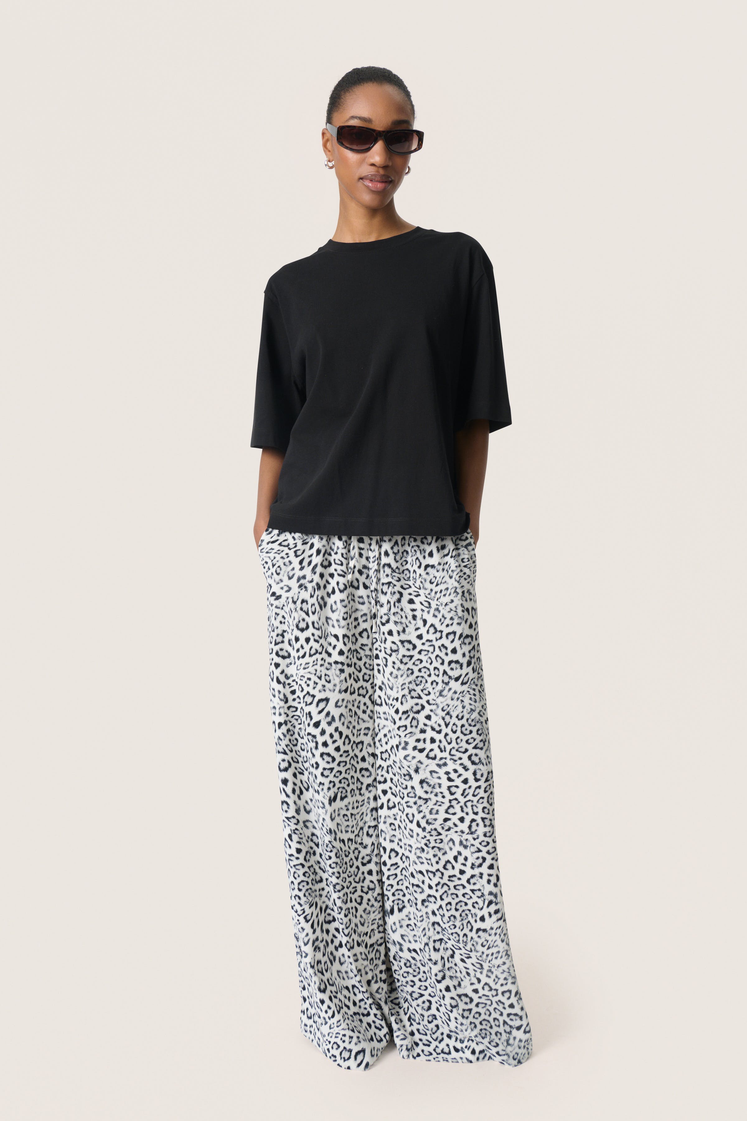 SLShirley Trousers LOOKBOOK FRONT 30408449-304331