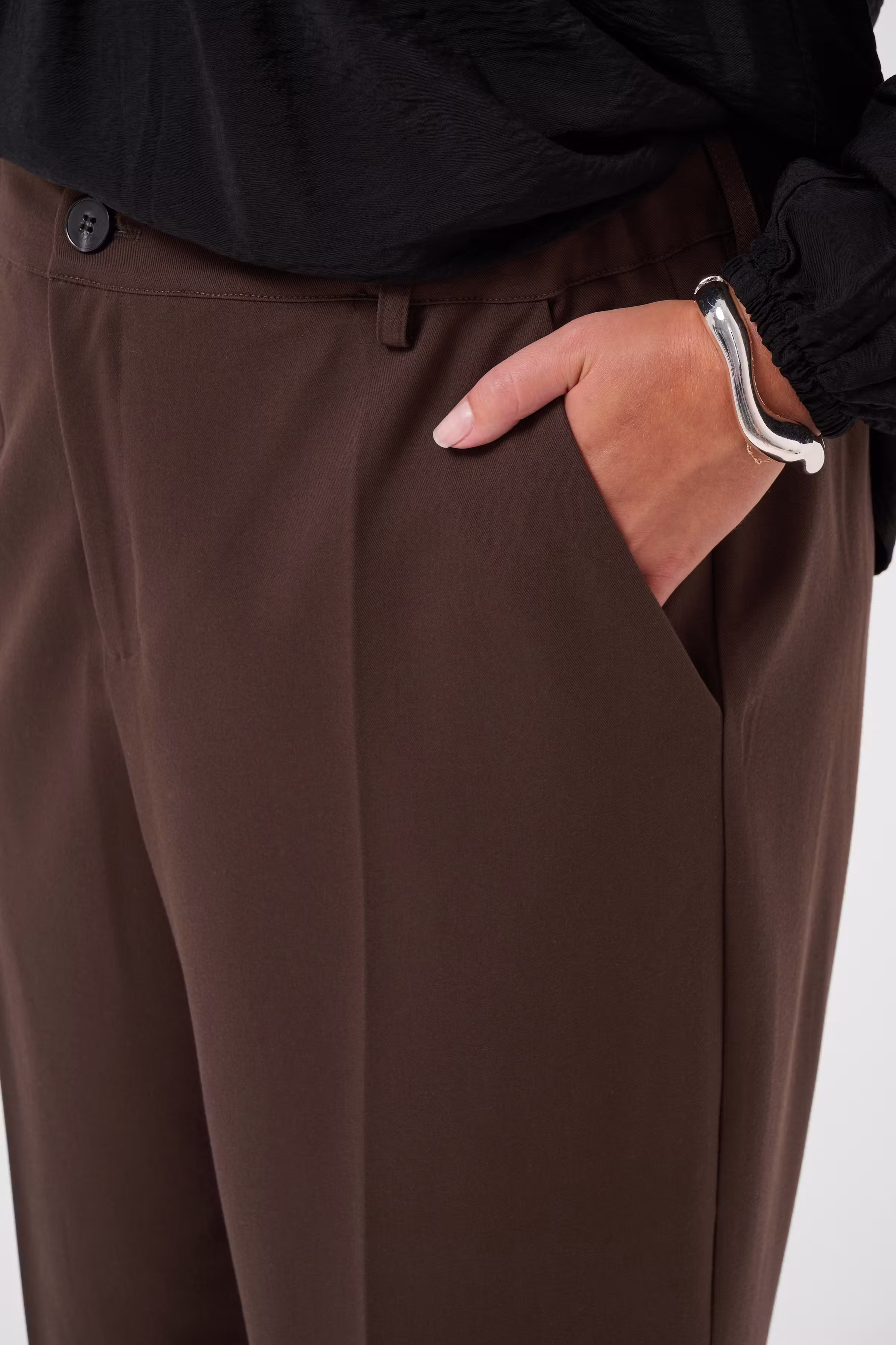 KCsakira Trousers LOOKBOOK DETAIL 10584440-190915