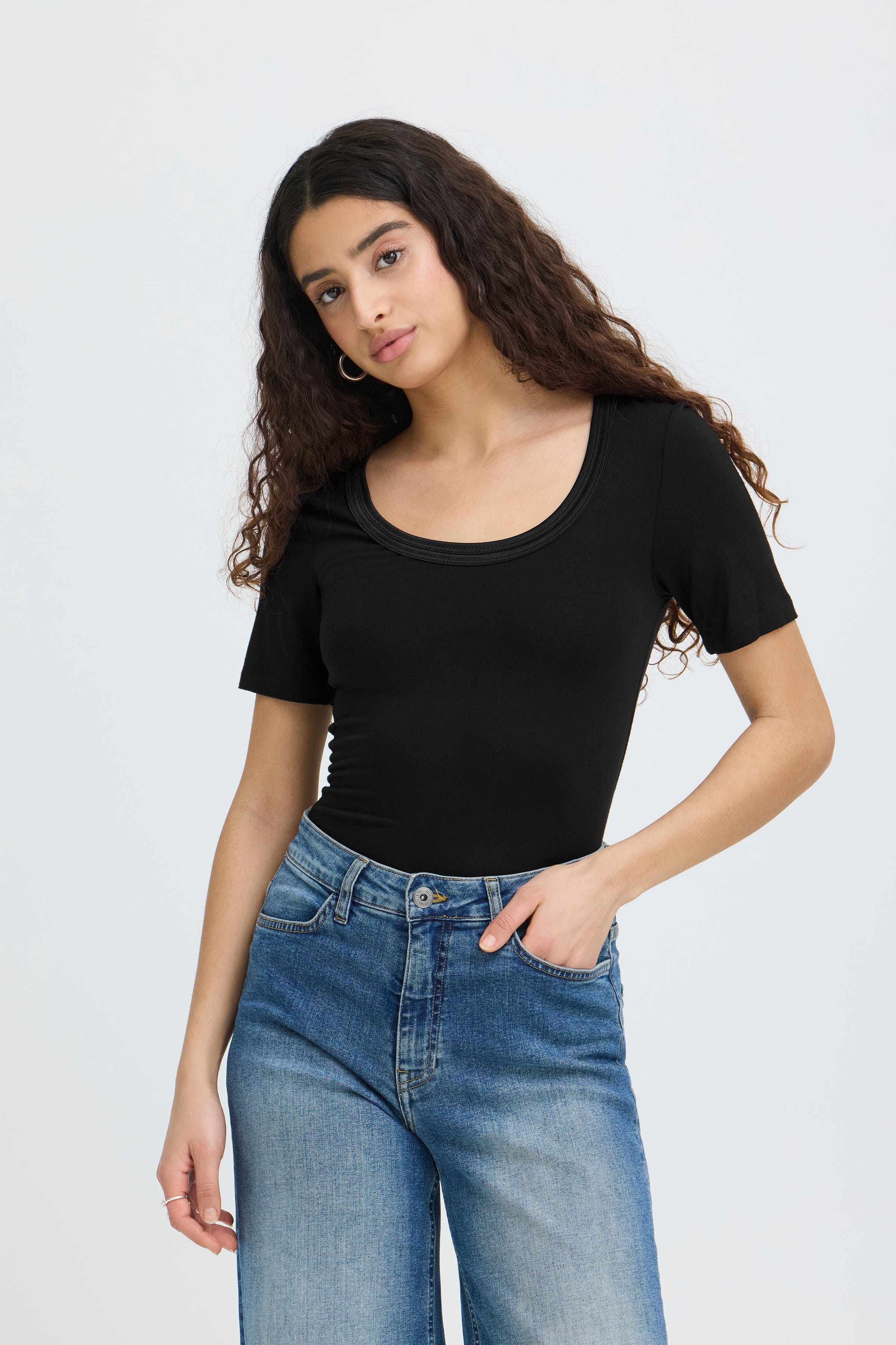 IHZOLA T-shirt LOOKBOOK FRONT 20103264-10001