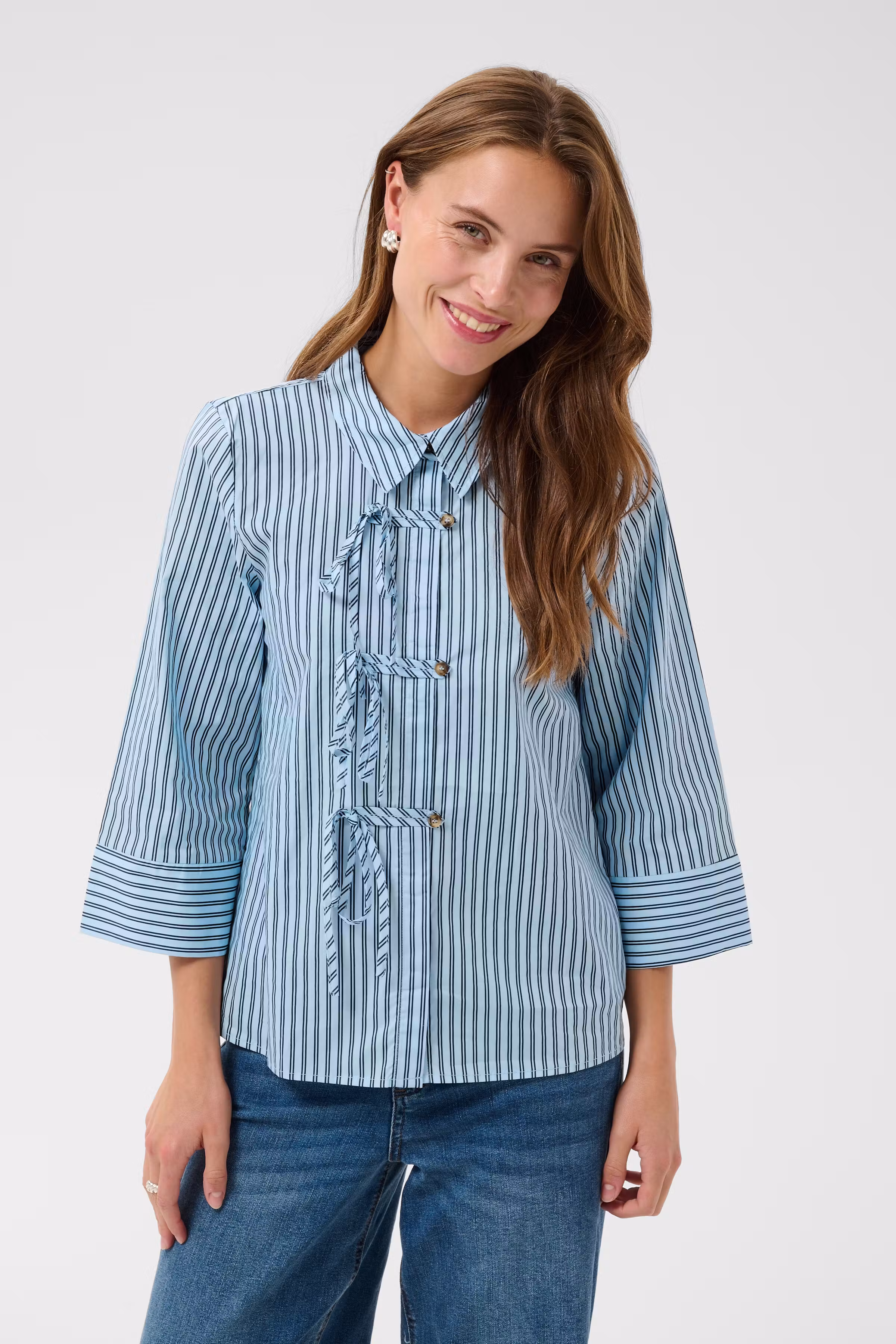 KAjullietta Stripet Skjorte LOOKBOOK FRONT 10513179-1000847