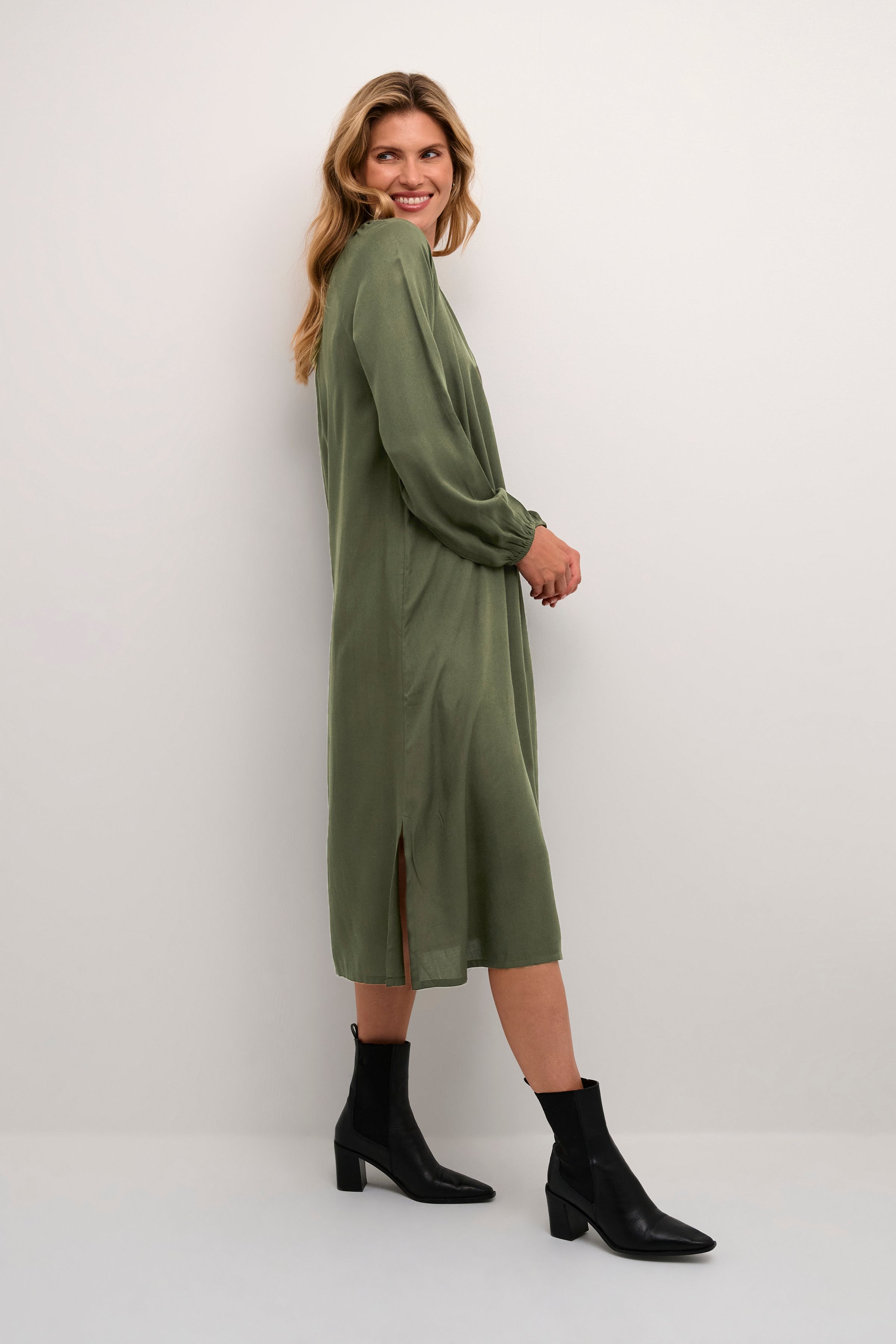 BPrilla Kleid LOOKBOOK FRONT 10590632-190511B