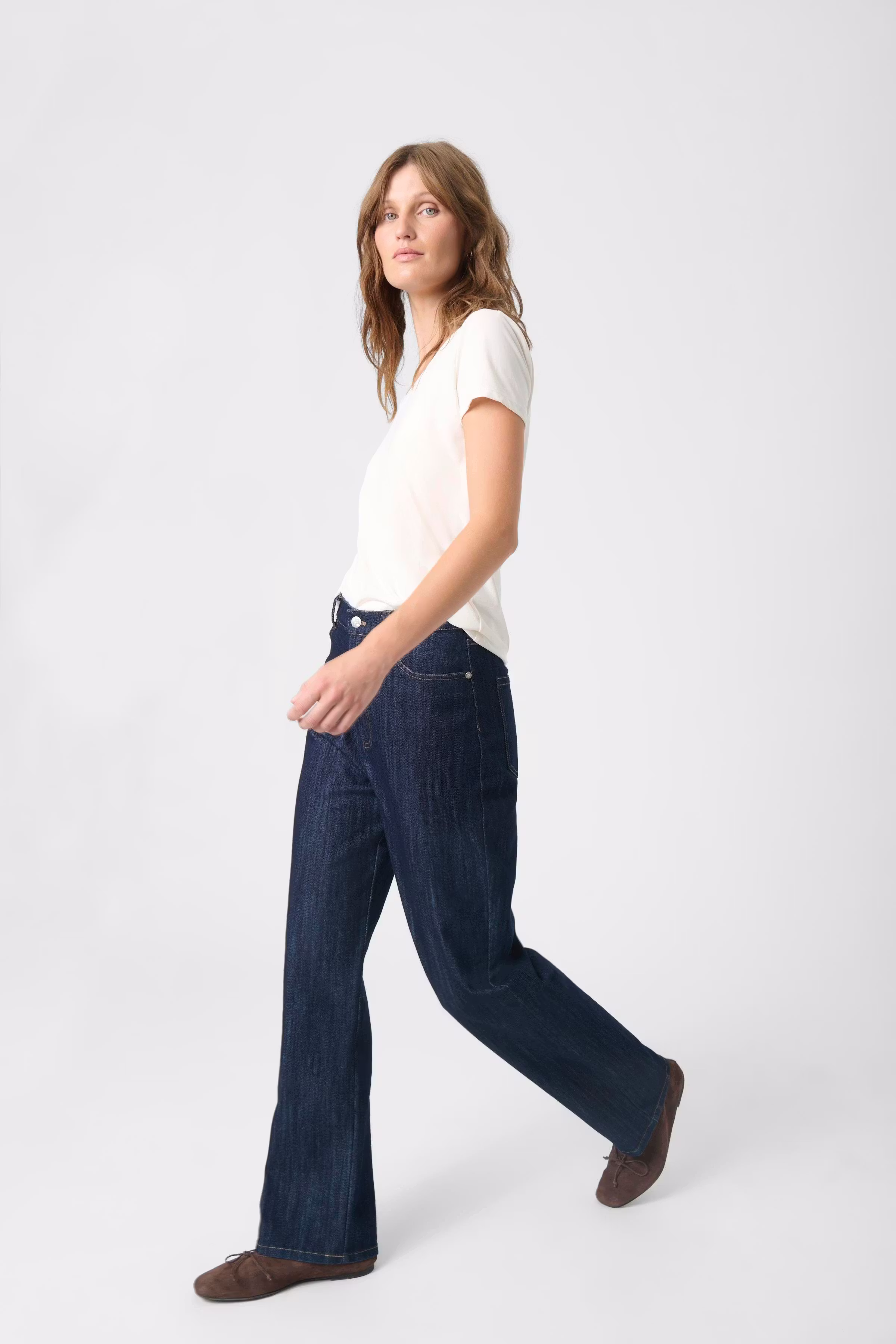 SLColumbine V-neck T-shirt LOOKBOOK FRONT 30404284-40093