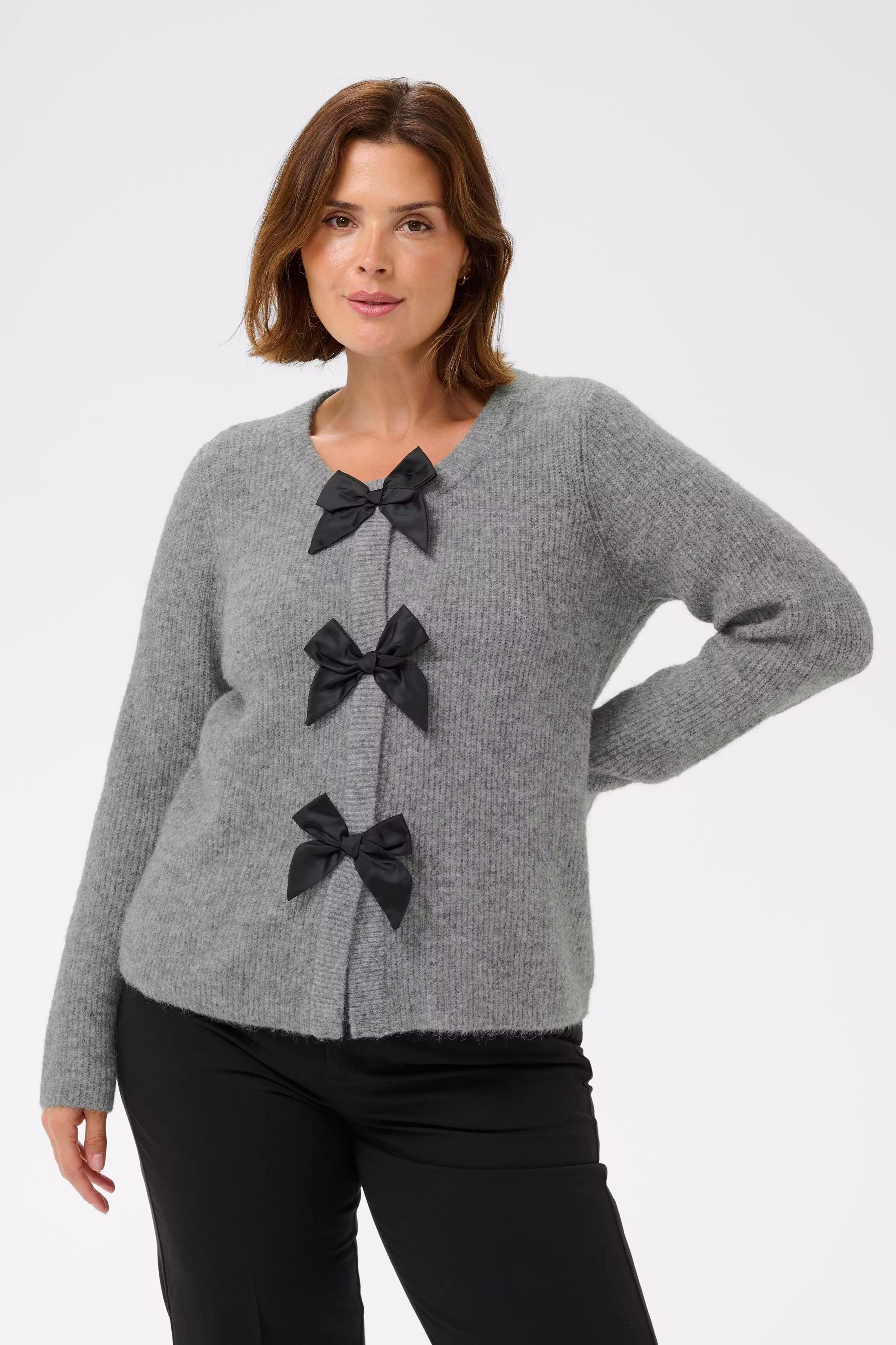 KCmaia Cardigan LOOKBOOK FRONT 10583784-100123