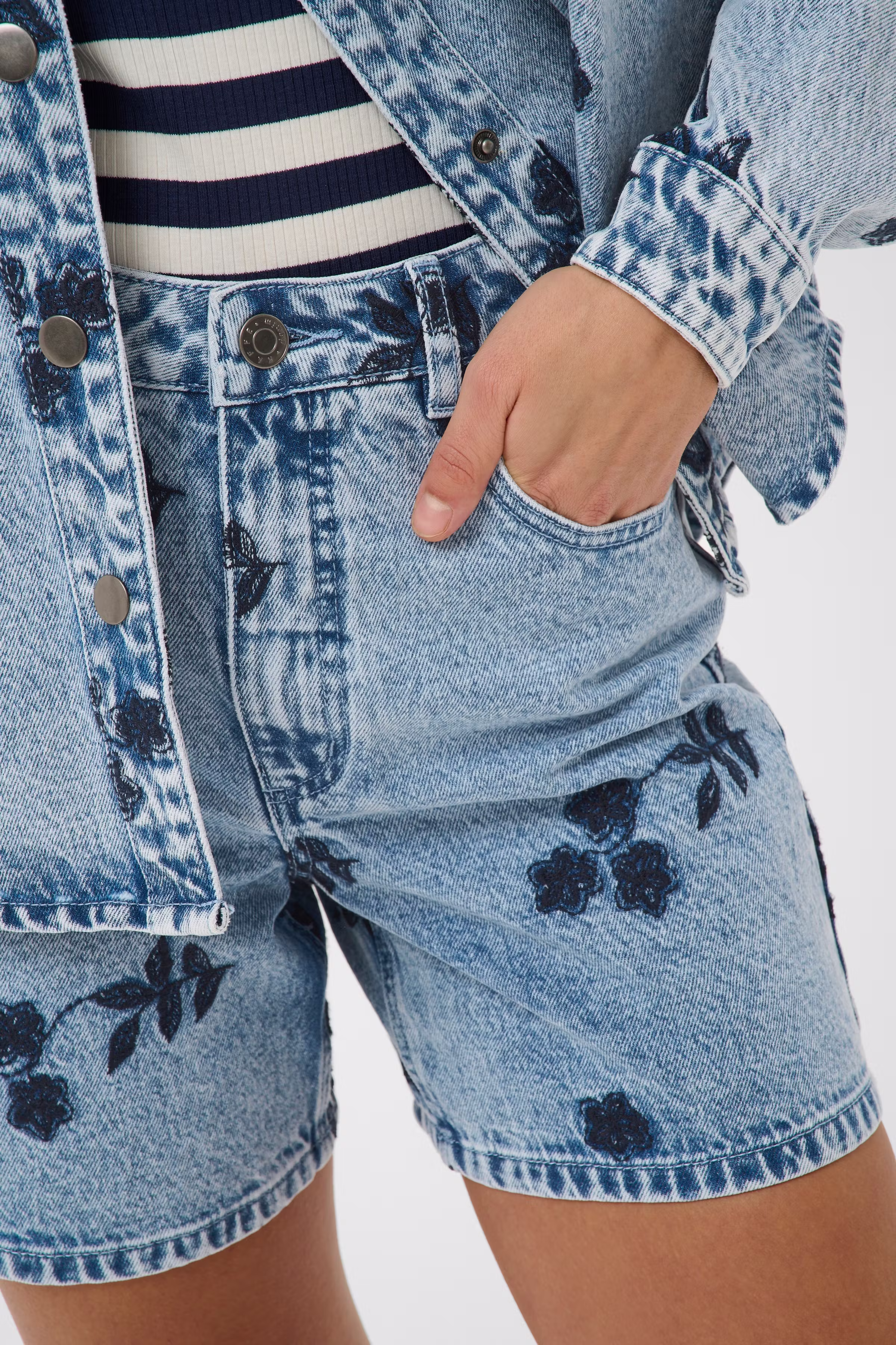 KAbabena Shorts LOOKBOOK DETAIL 10511679-109299