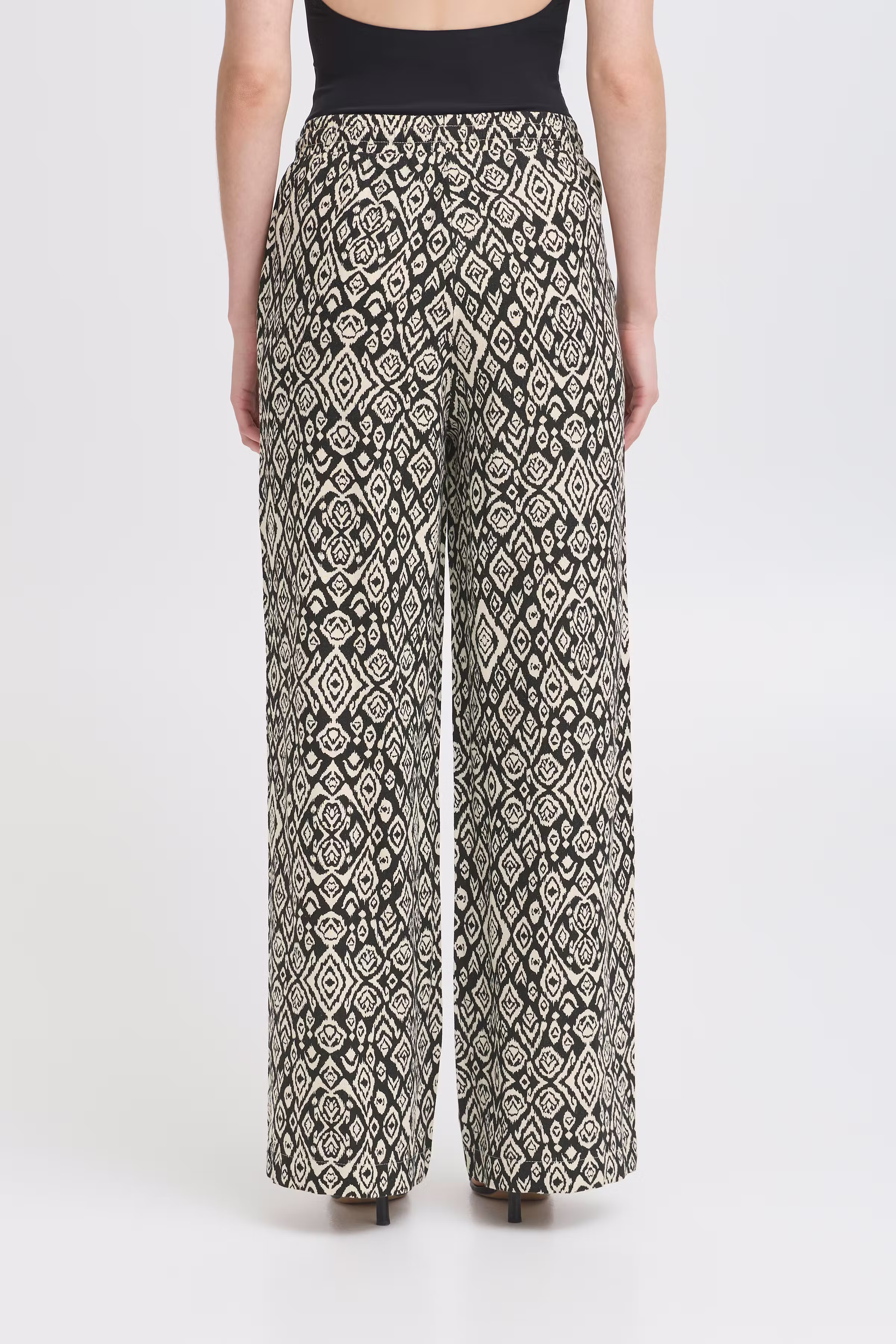 IHLINNO Casual Hose LOOKBOOK BACK 20122911-204432