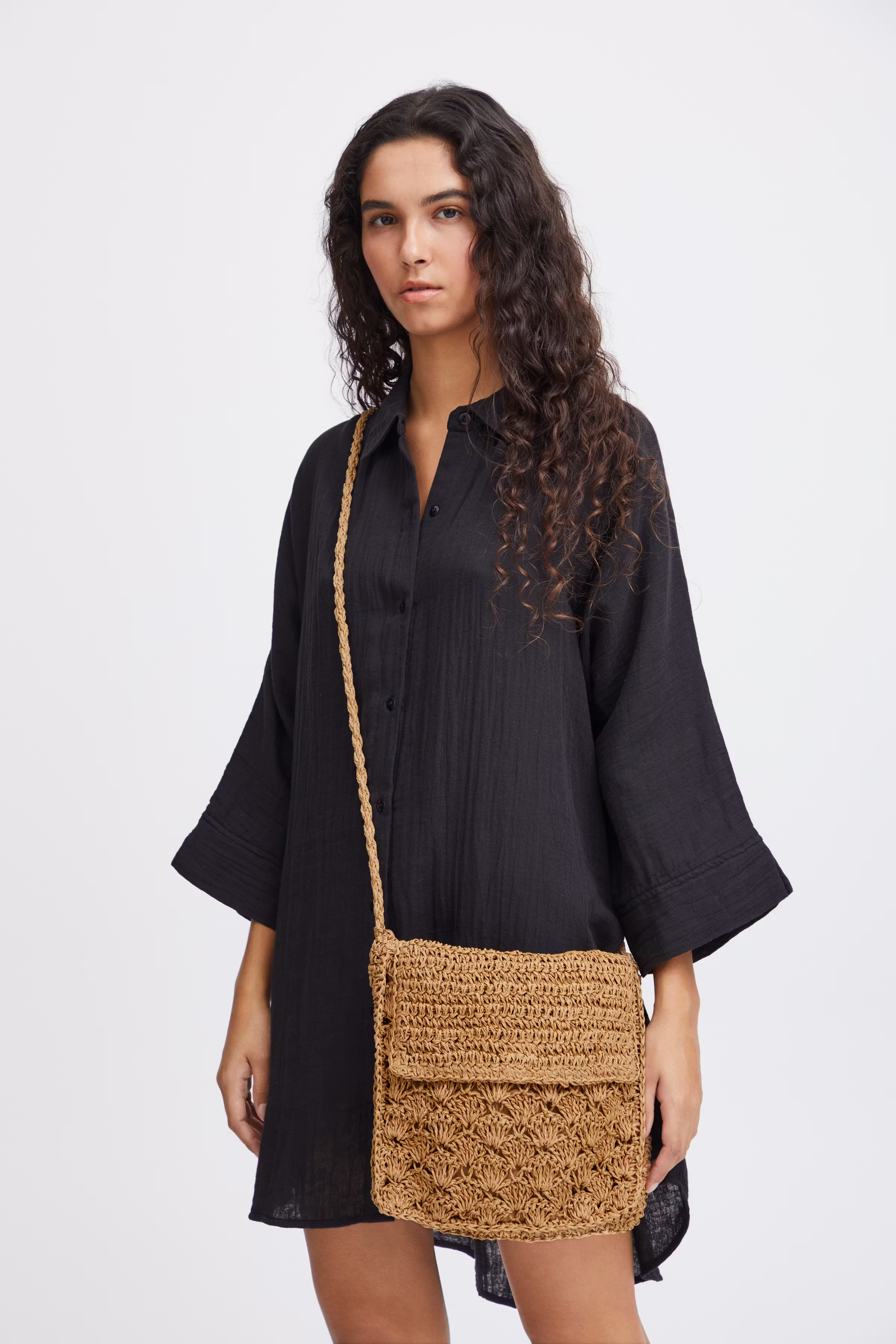 IATENNA Pose LOOKBOOK FRONT 20120956-161310