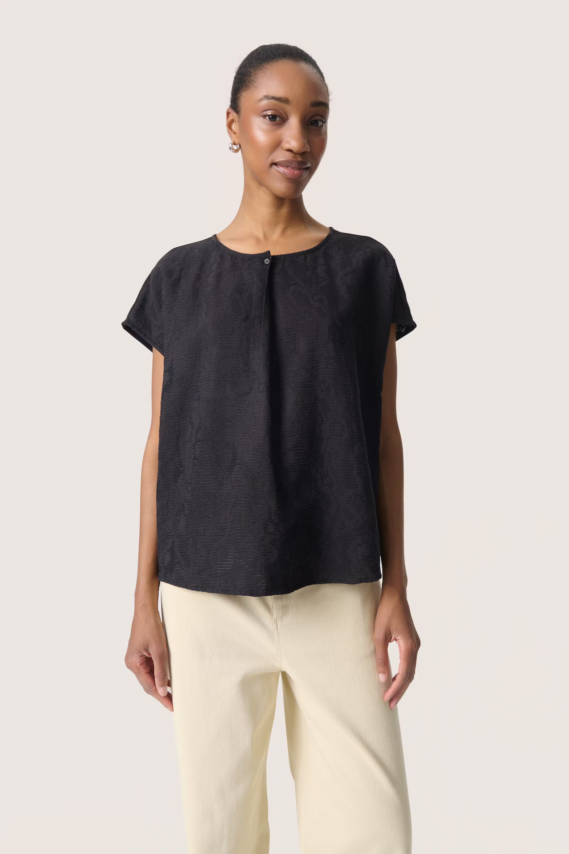 SLAmelina Blouse LOOKBOOK FRONT 30408458-194008