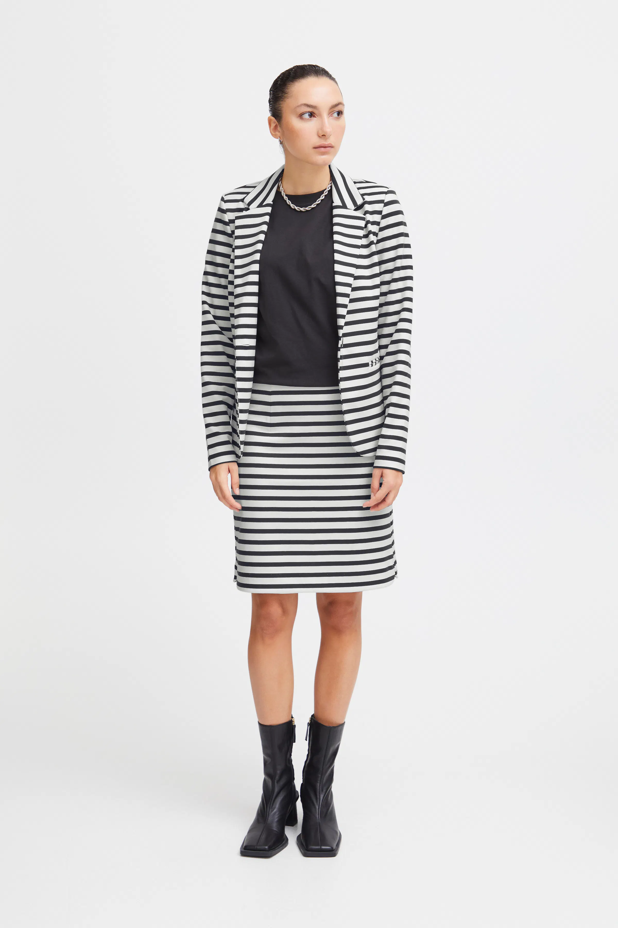 IHKATE Rock LOOKBOOK FRONT 20120505-202756