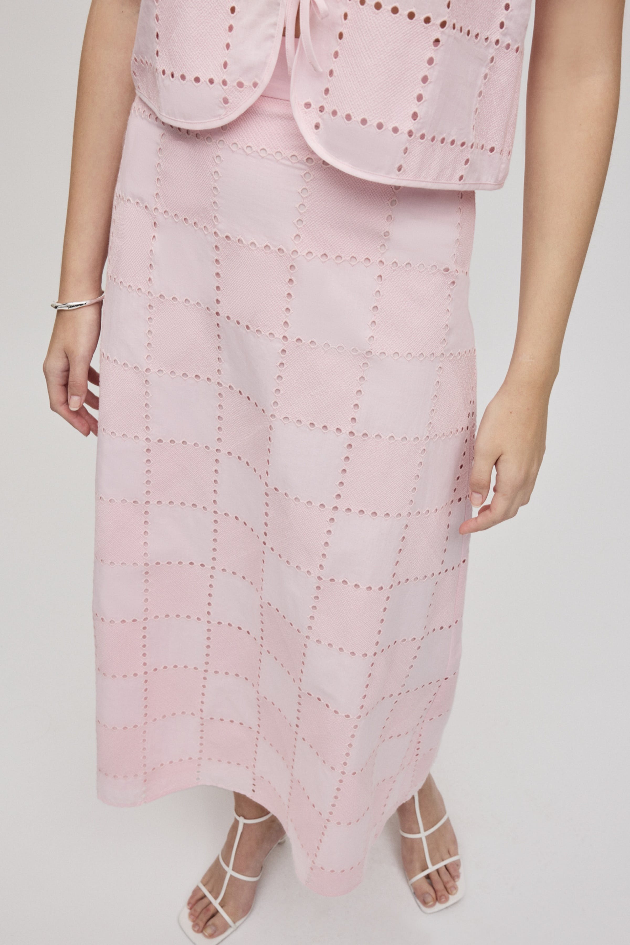 SAMANTHA Skirt LOOKBOOK FRONT 30600529-PI636