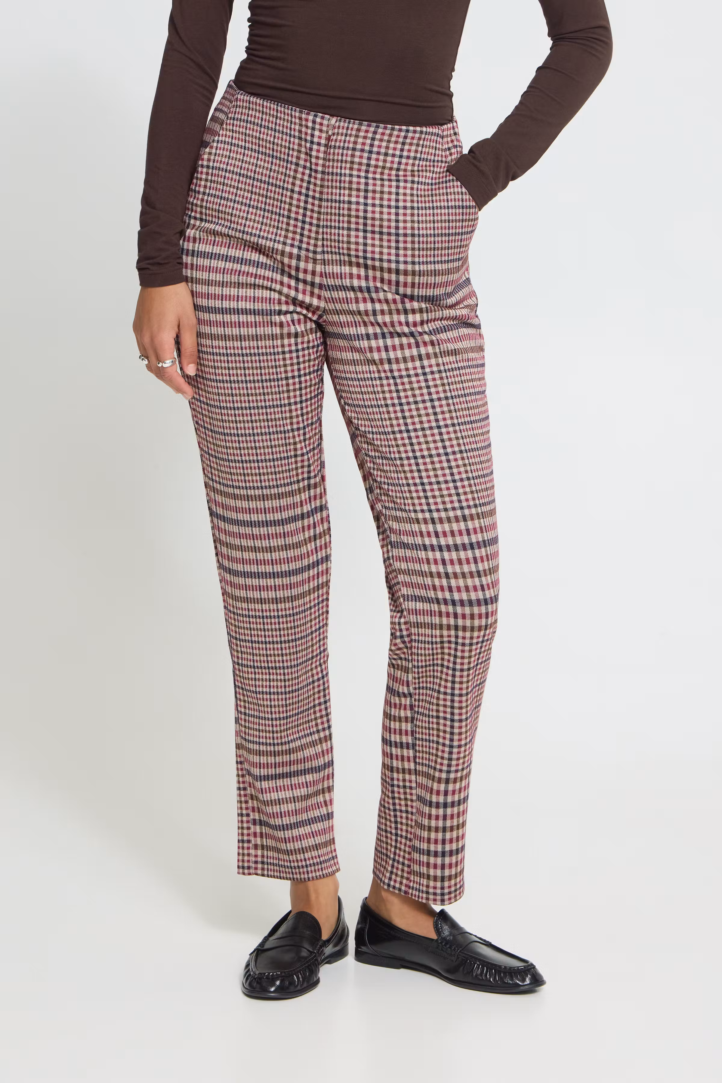 IHKATE Hose LOOKBOOK FRONT 20126384-900009555