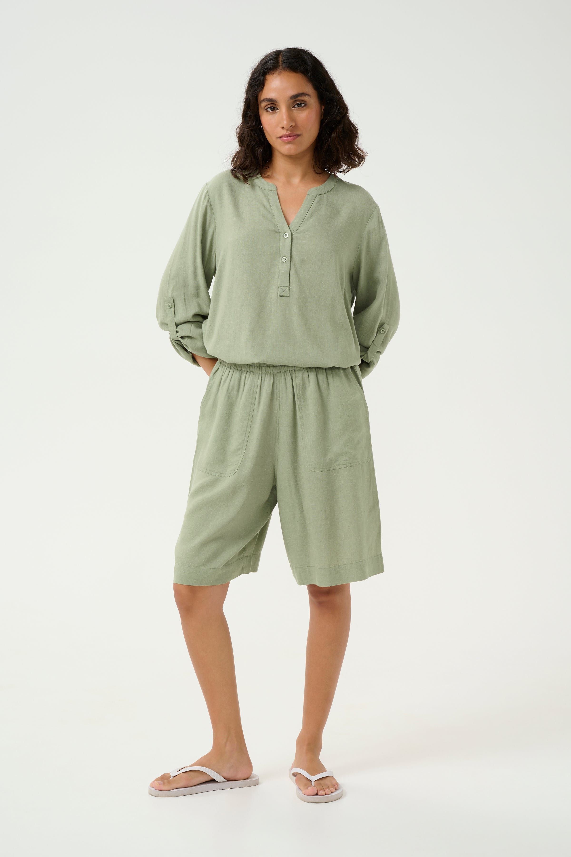 KAmilia Linen Shorts LOOKBOOK FRONT 10509668-170115