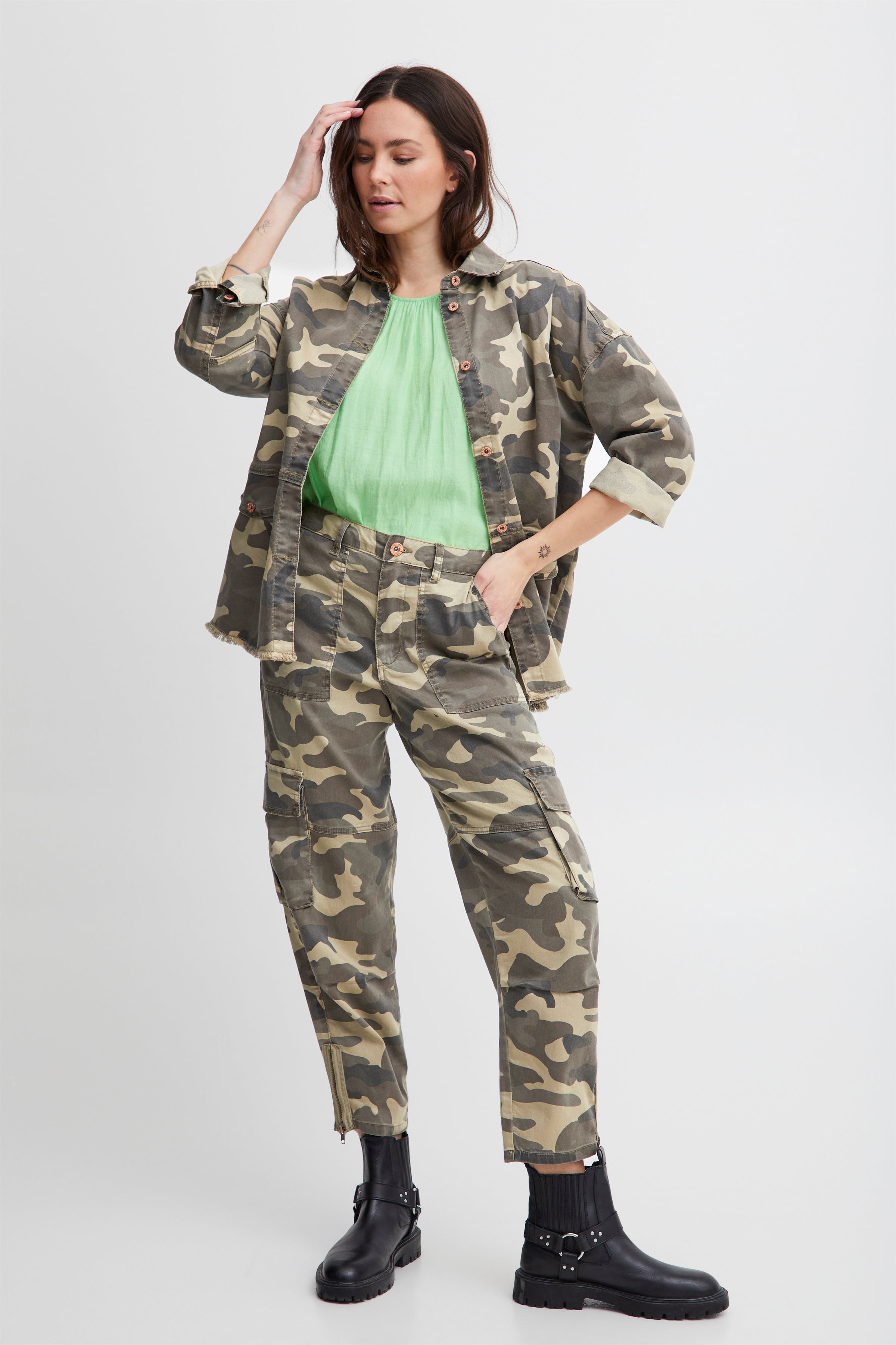 PZANGELA Hose LOOKBOOK FRONT 50206948-200375