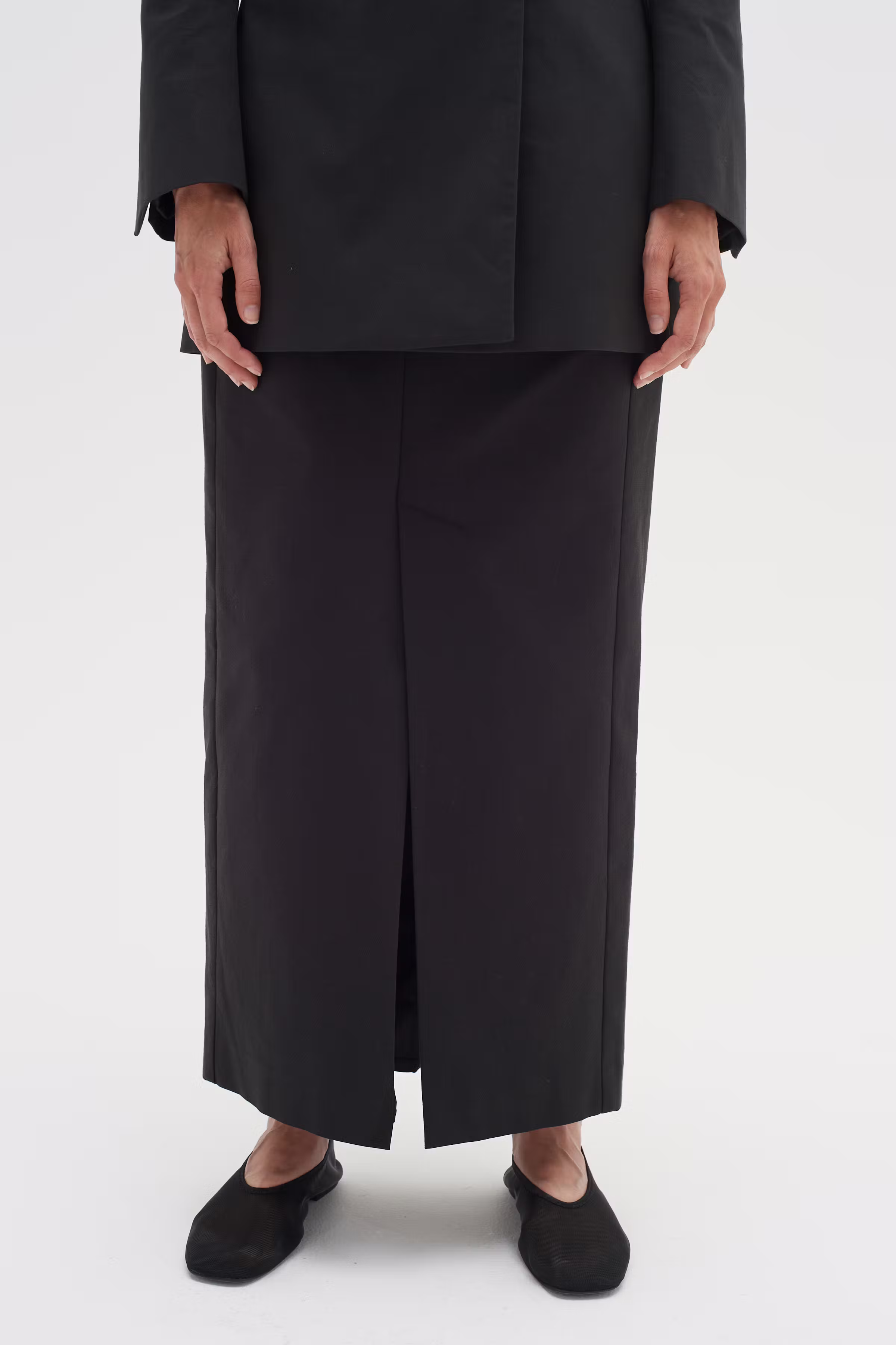 ZephIW Skirt LOOKBOOK FRONT 30109238-194008