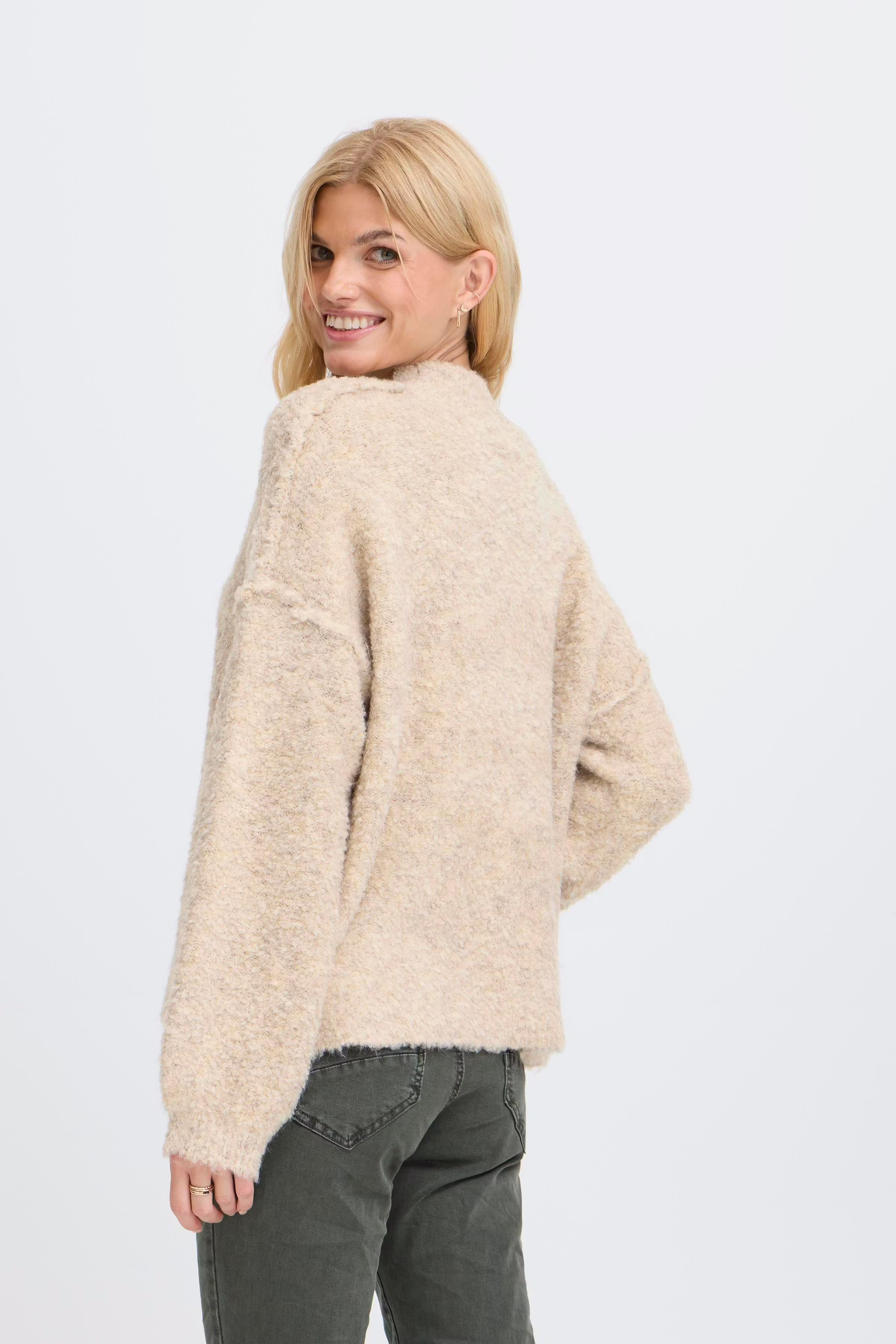 SBCYCLA Pullover LOOKBOOK BACK 22101078-130907