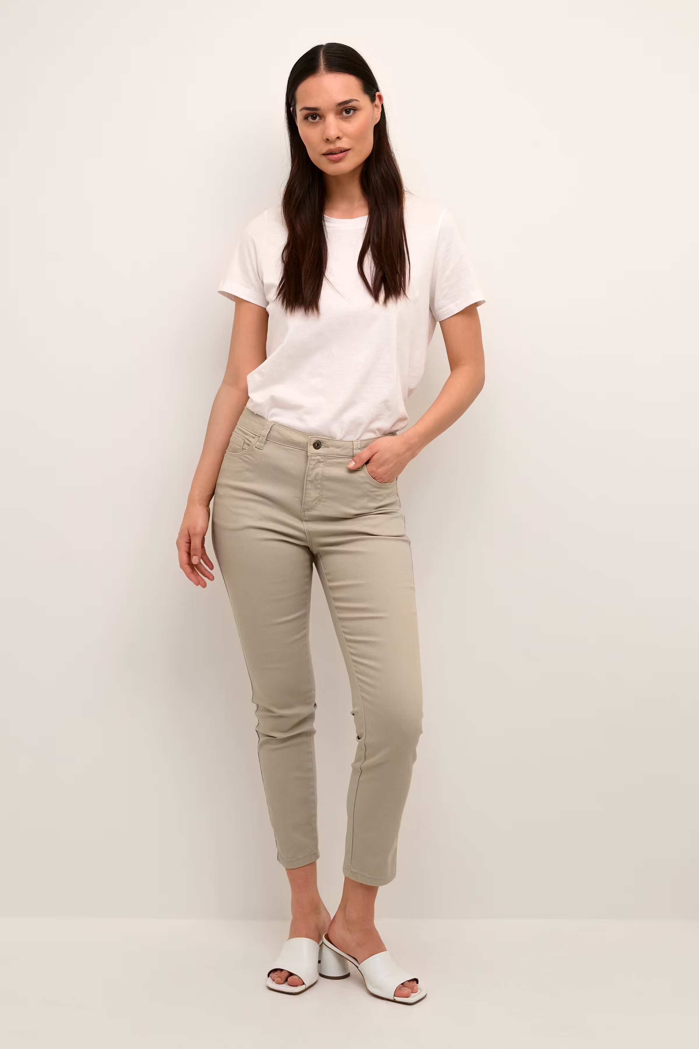 KAzelina Slim Jeans LOOKBOOK FRONT 10506253-151305