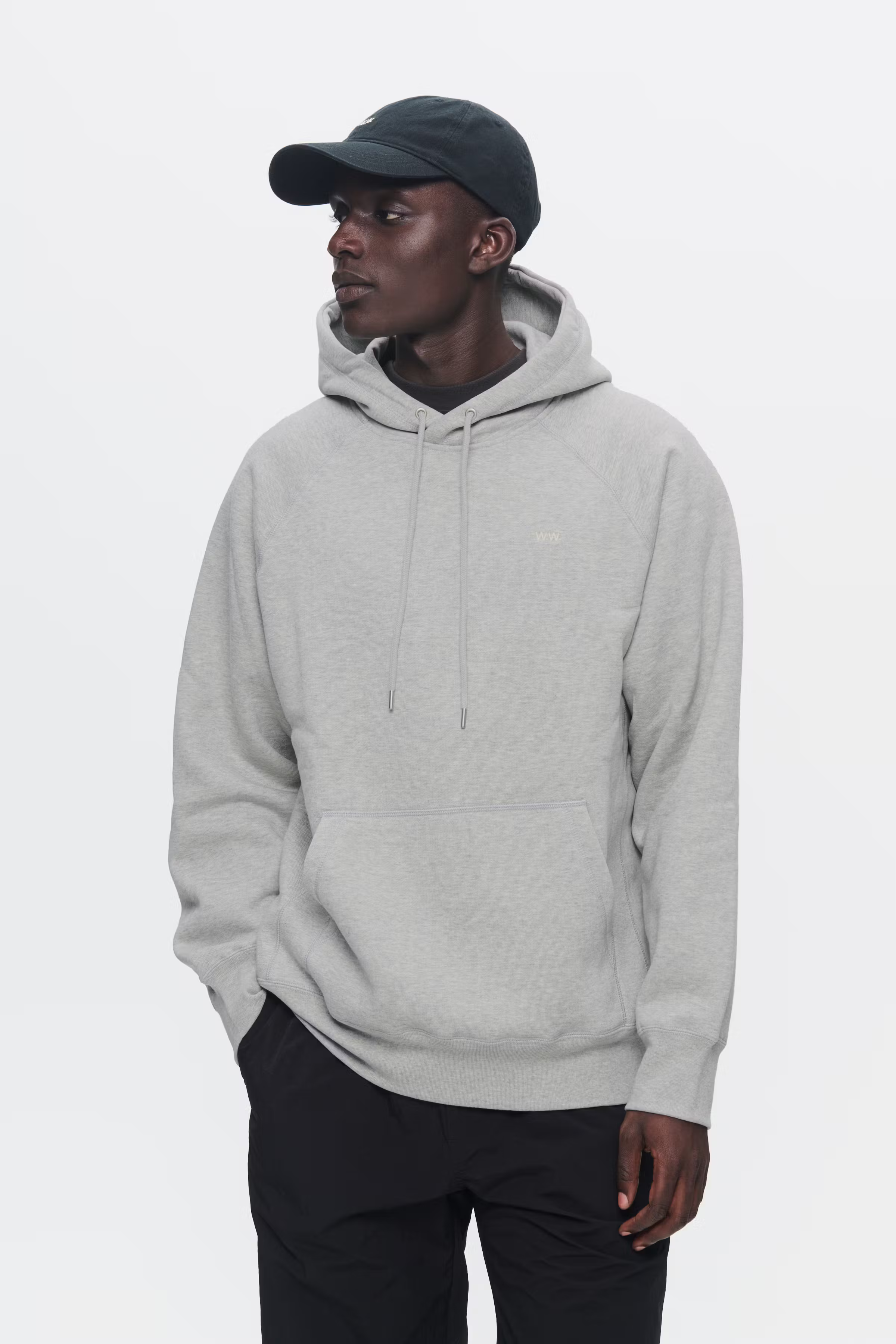 WWEssential Fred Sweatshirt LOOKBOOK FRONT 30250243-W1003