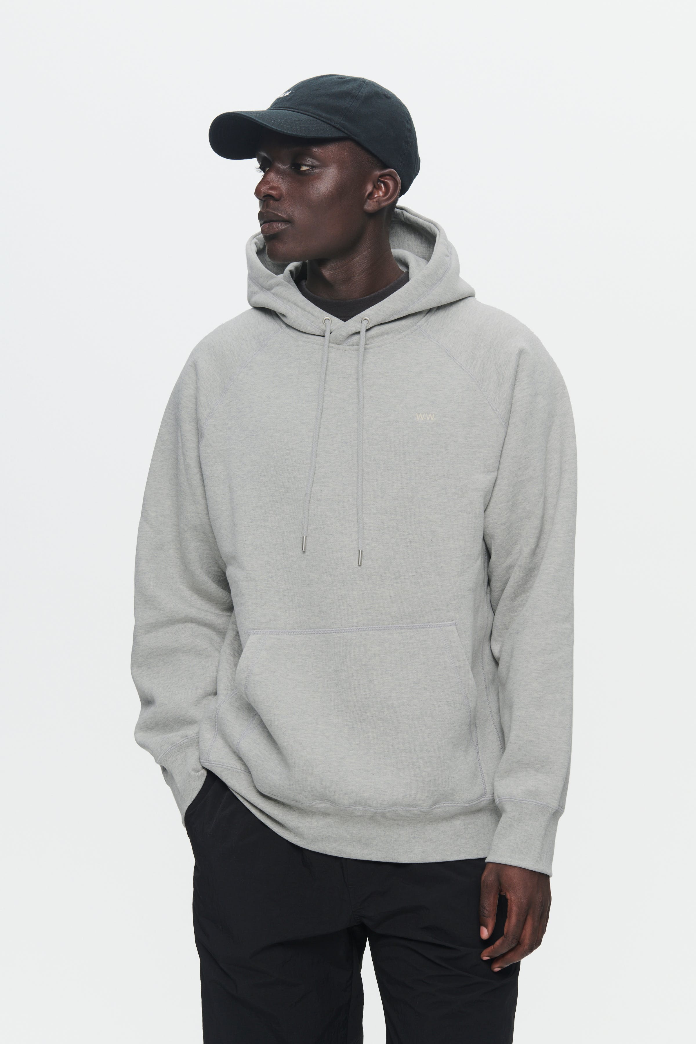 WWEssential Fred Sweatshirt LOOKBOOK FRONT 30250243-W1003