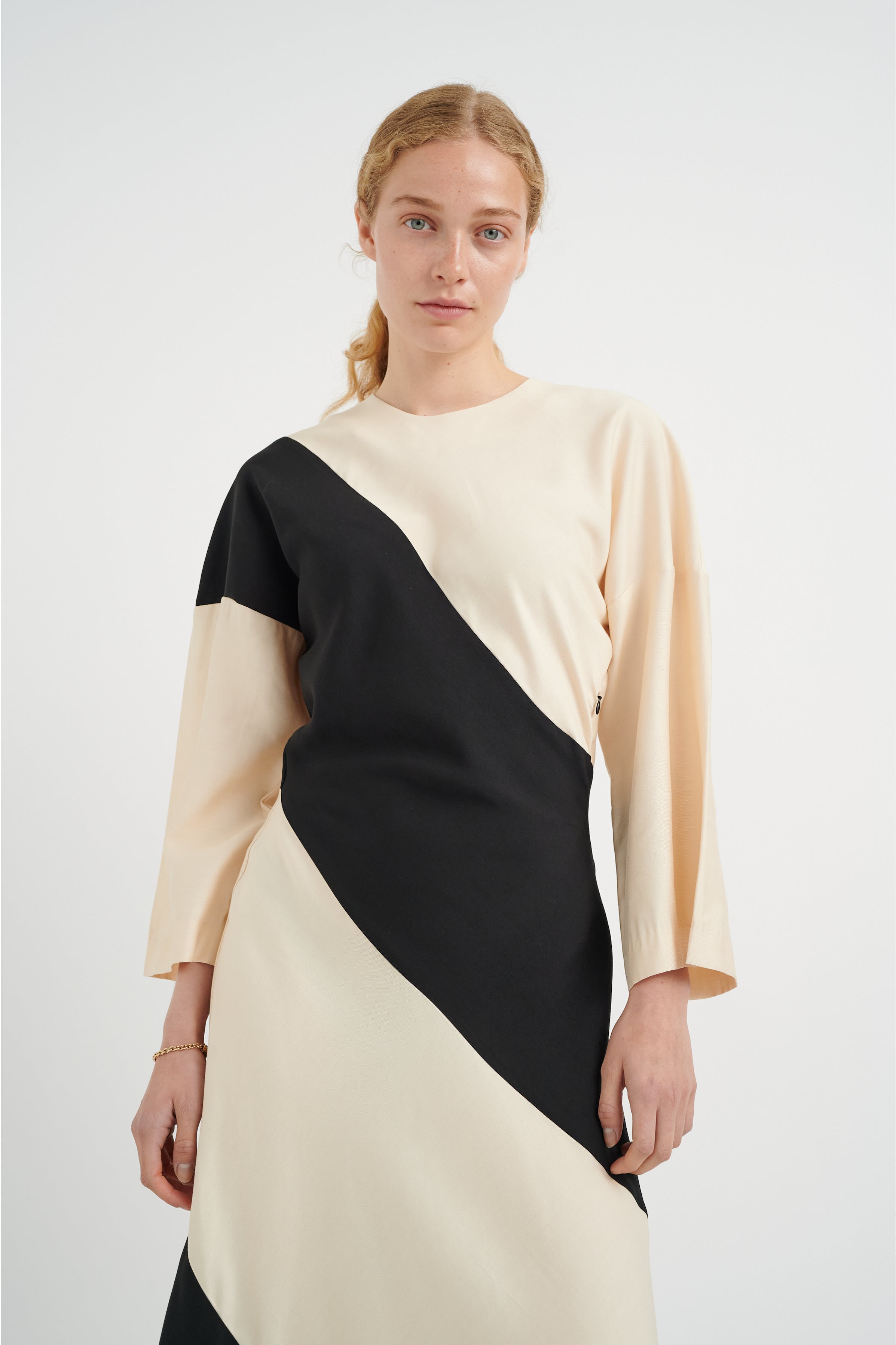 SharlaIW Kjole LOOKBOOK FRONT 30107908-301698