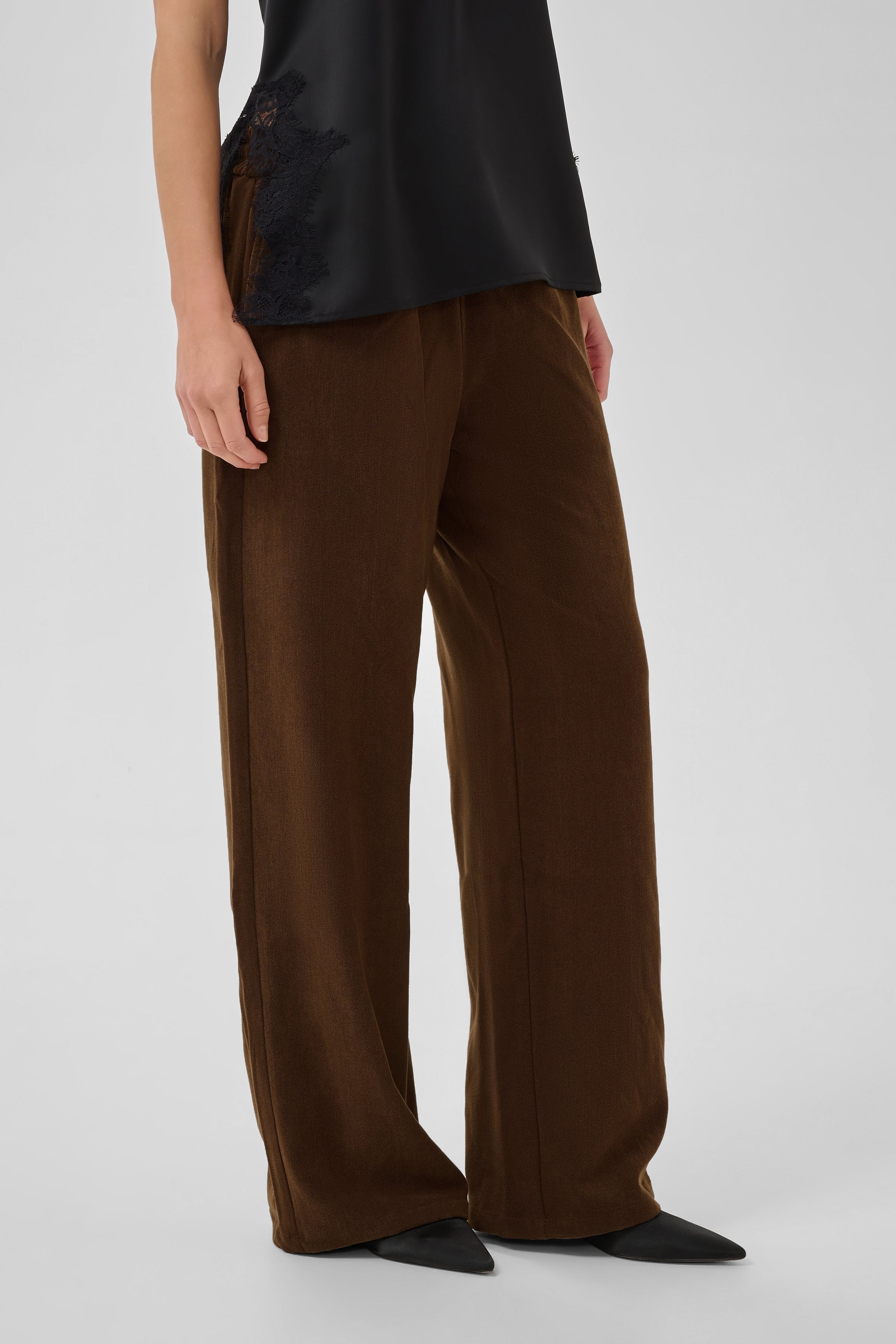 MWDora Byxor LOOKBOOK FRONT 10705676-181027