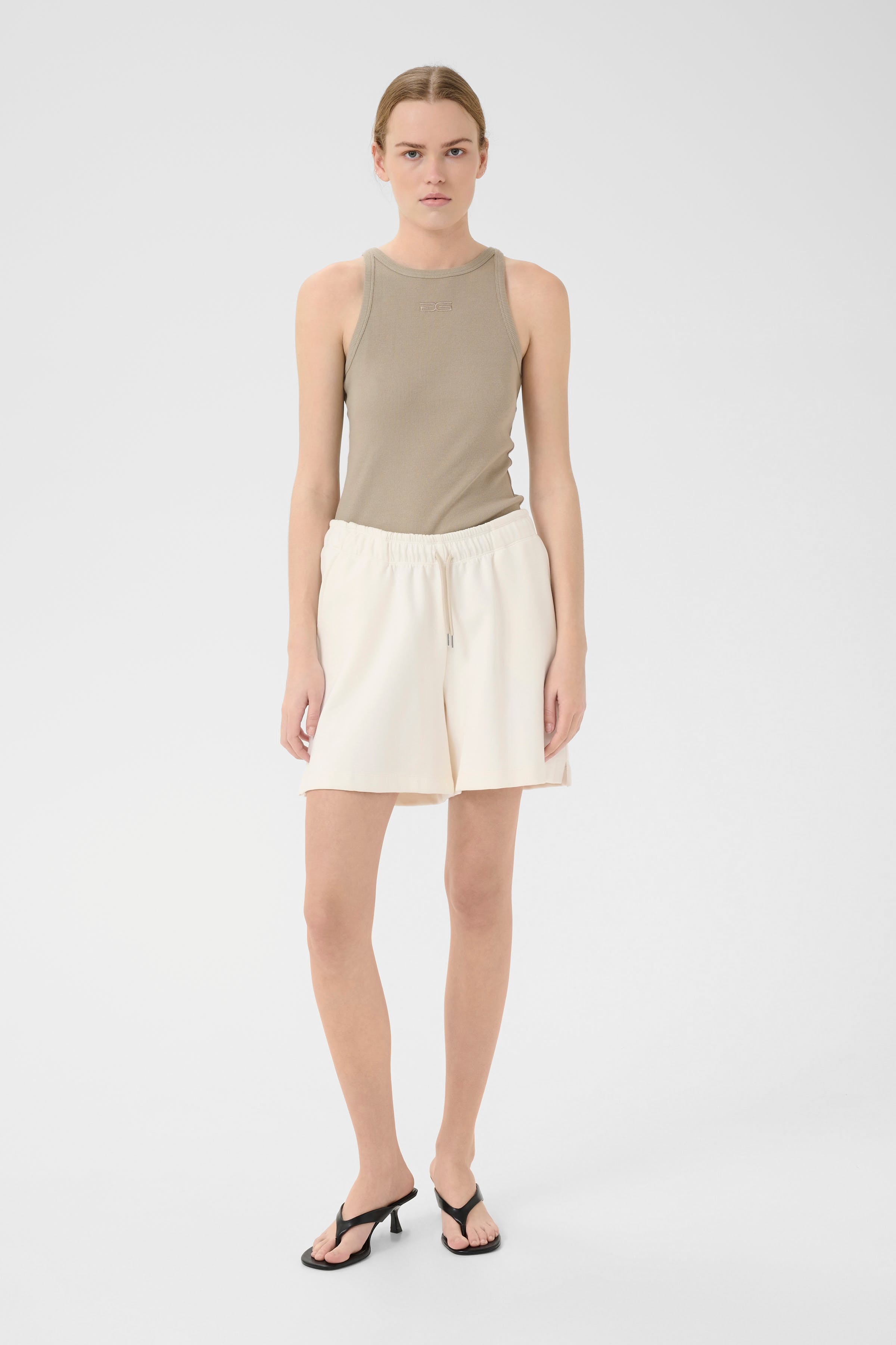 GZimina Shorts LOOKBOOK FRONT 10910317-130905