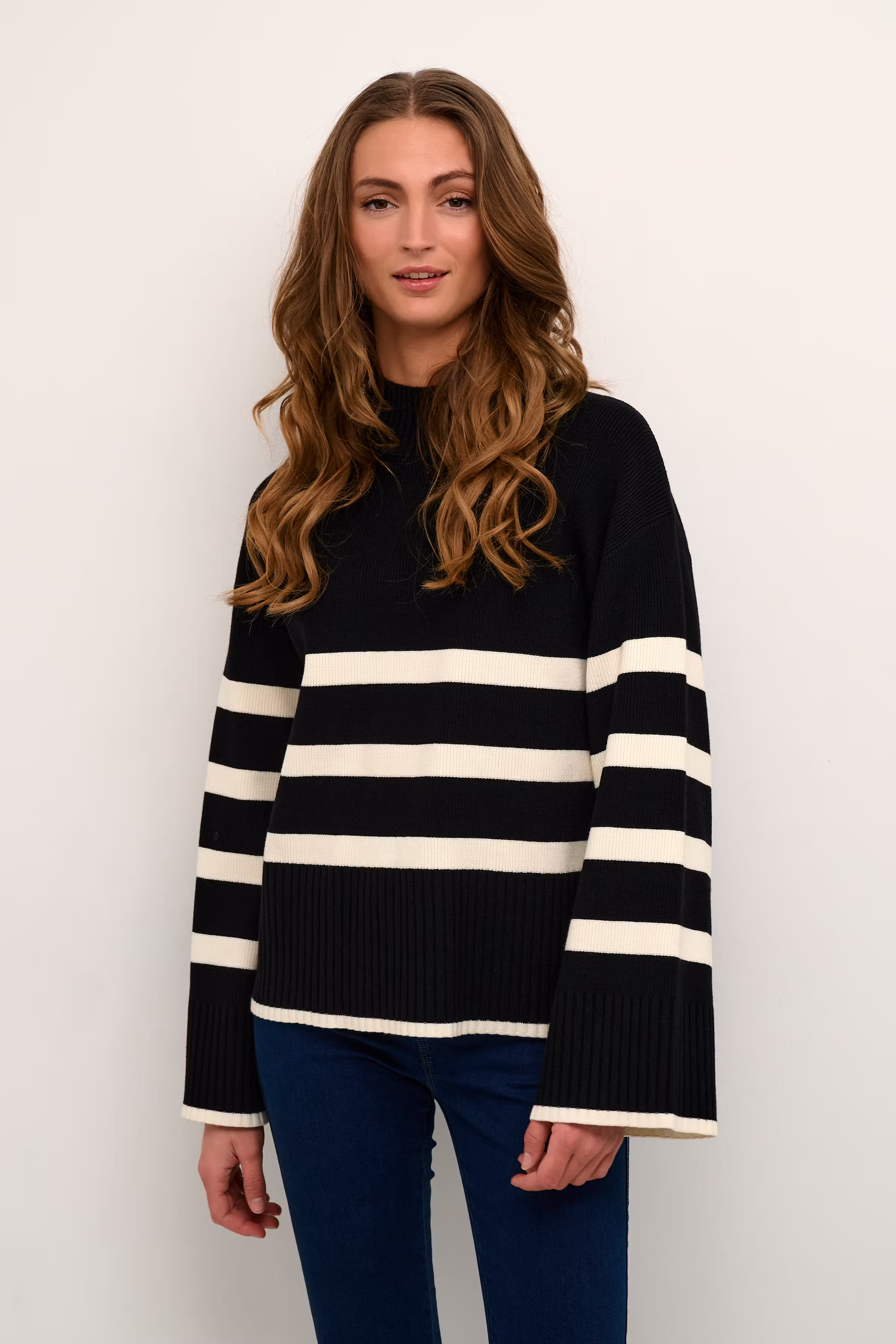 KAnellie Pullover LOOKBOOK FRONT 10507767-100121