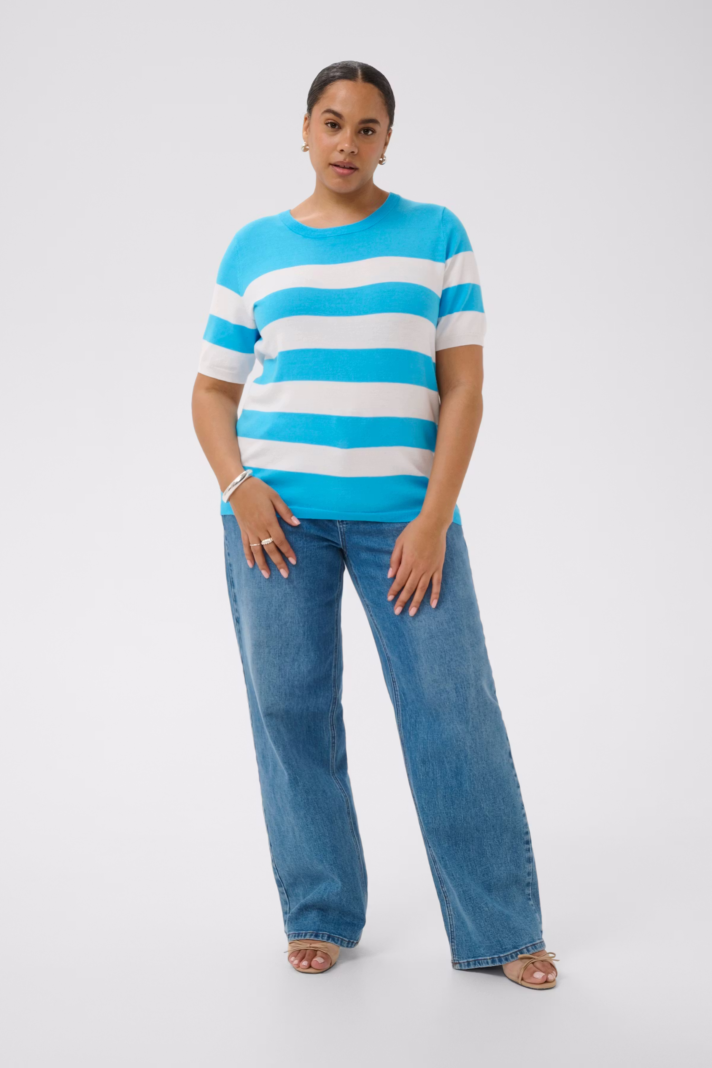 KClizzy Pullover LOOKBOOK FRONT 10582914-109805