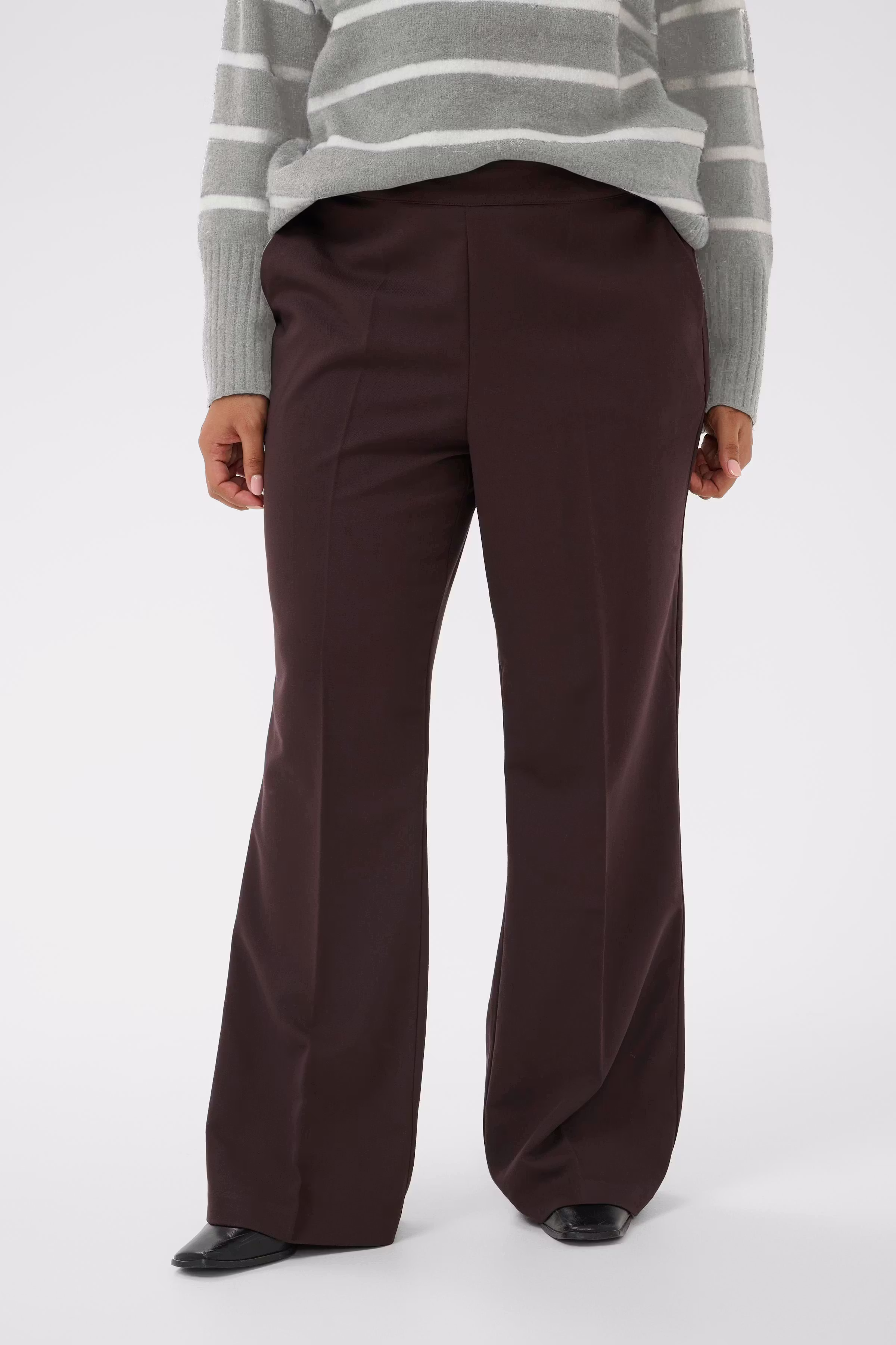 KCsakira Flared Byxor LOOKBOOK BACK 10582588-191111