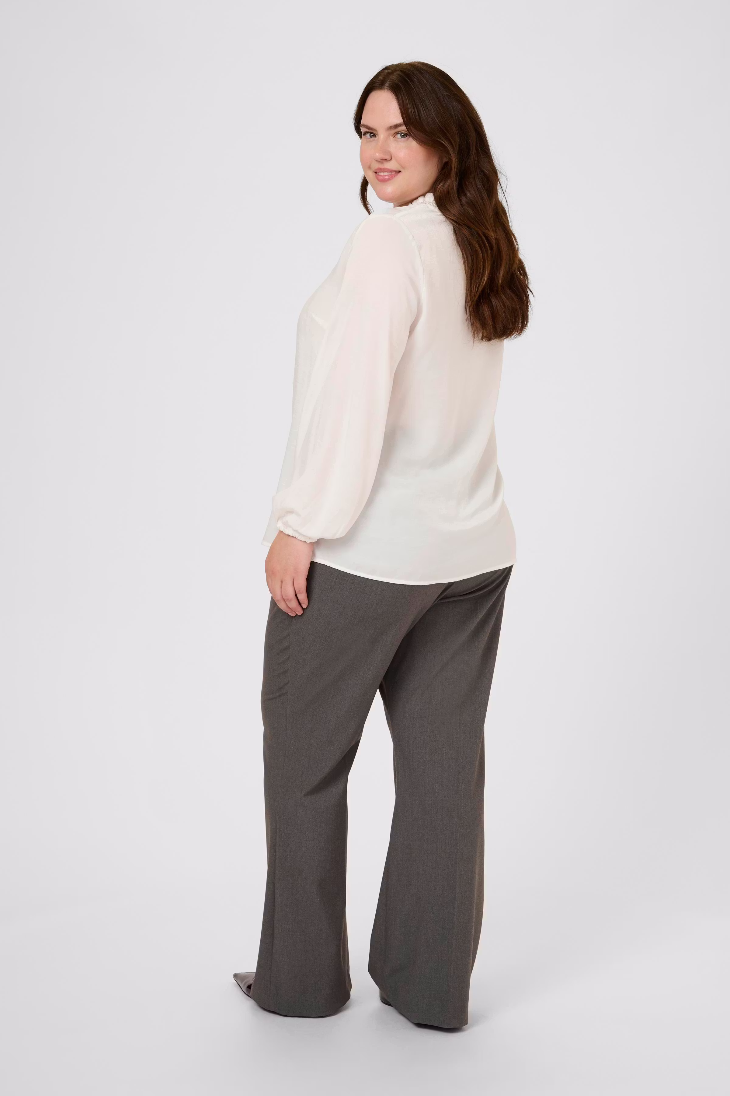 KCmilia Blouse LOOKBOOK BACK 10583774-110602