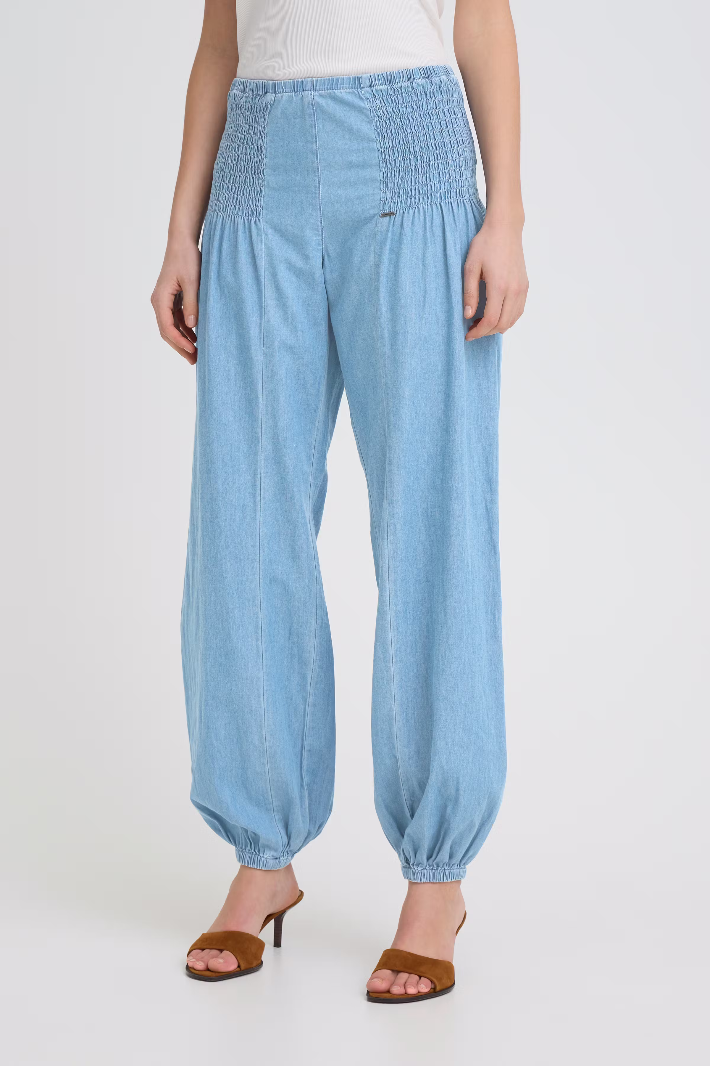 PZJILL Wide Bukser LOOKBOOK FRONT 50200327-200008