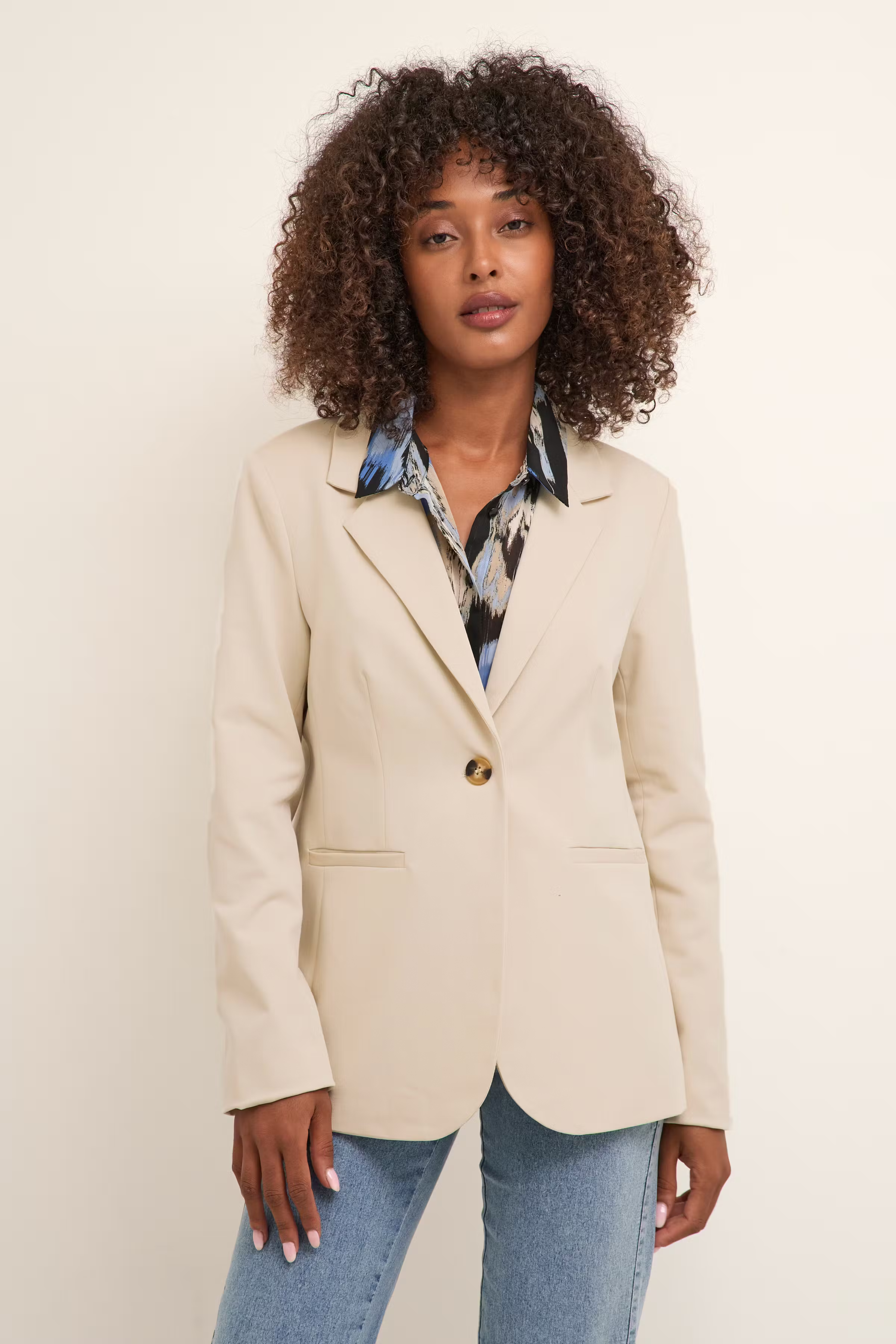 KAsakura Blazer LOCATION NONE 10506684-110105