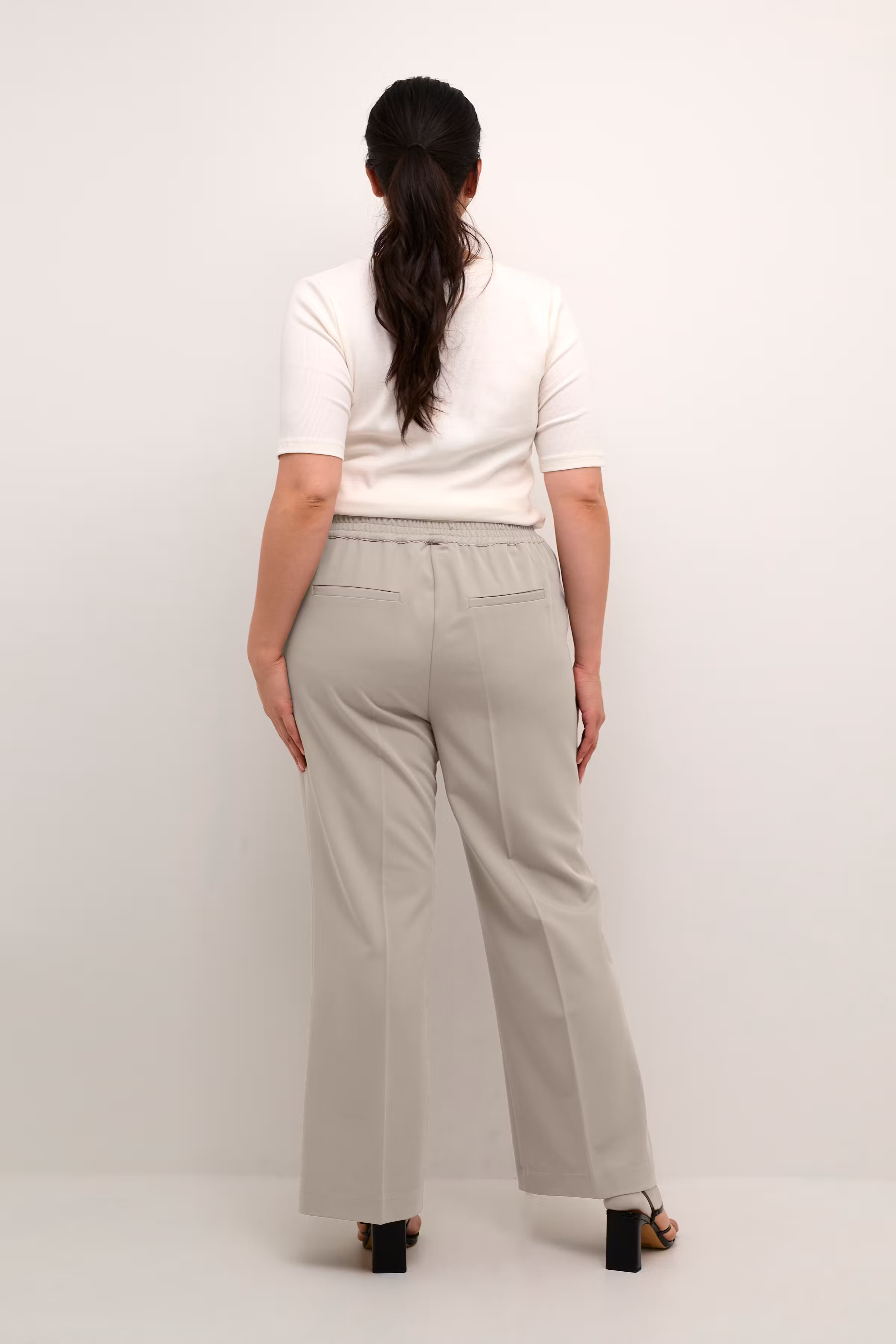 KCsakira Flared Trousers LOOKBOOK BACK 10582588-1702051