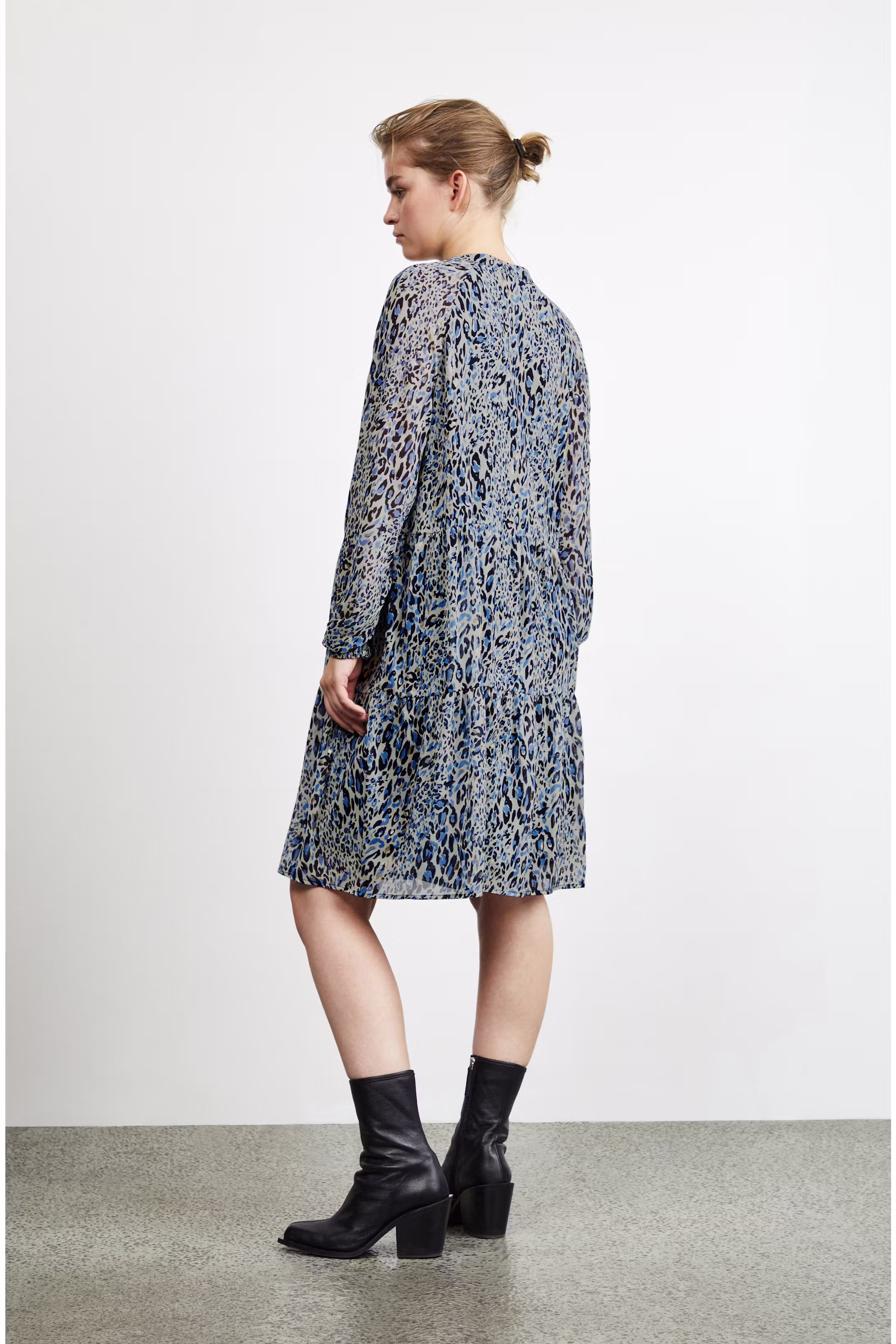 Kjole LOOKBOOK BACK 20119372-201933