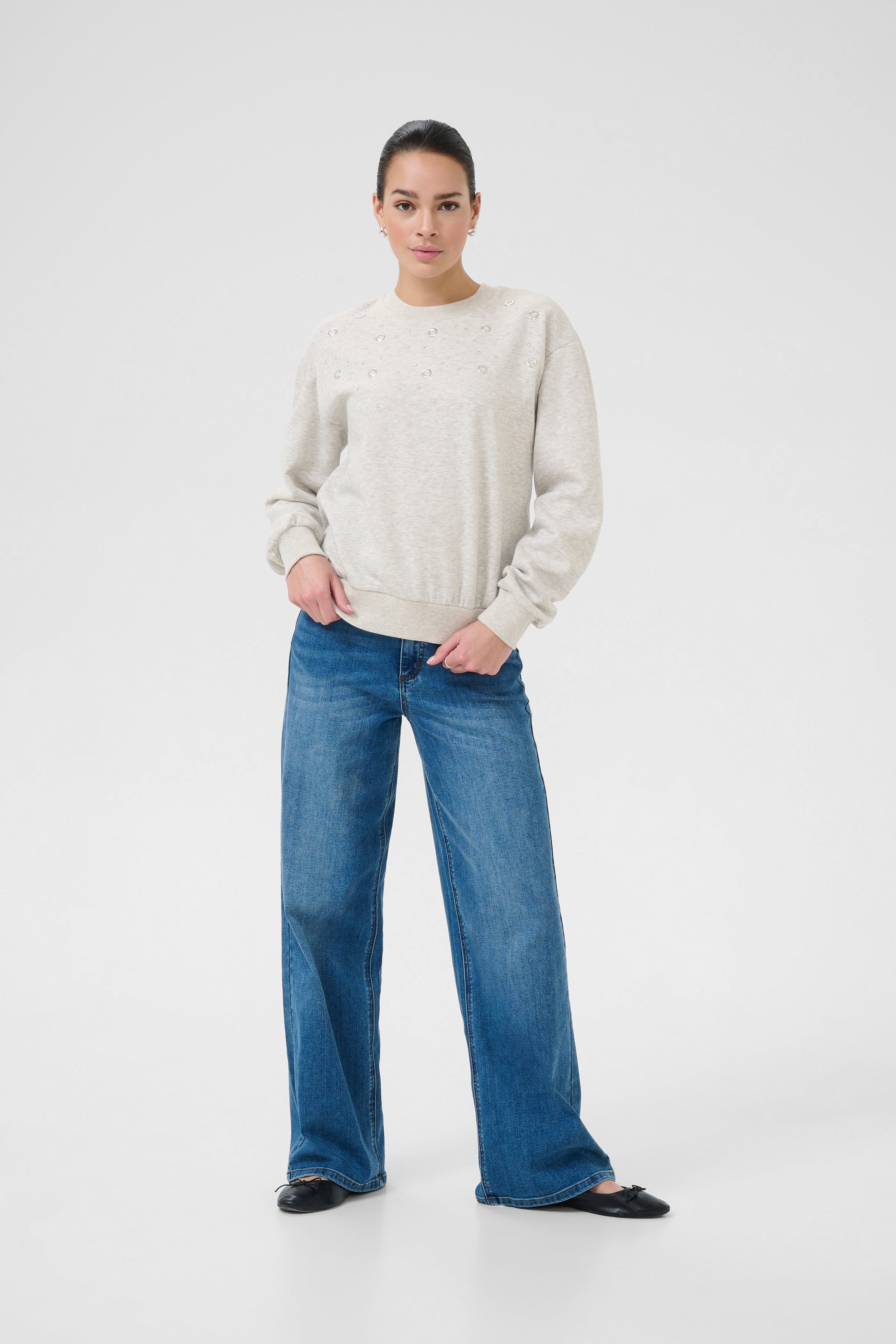 KAvivian Sweatshirt LOOKBOOK FRONT 10510664-100123