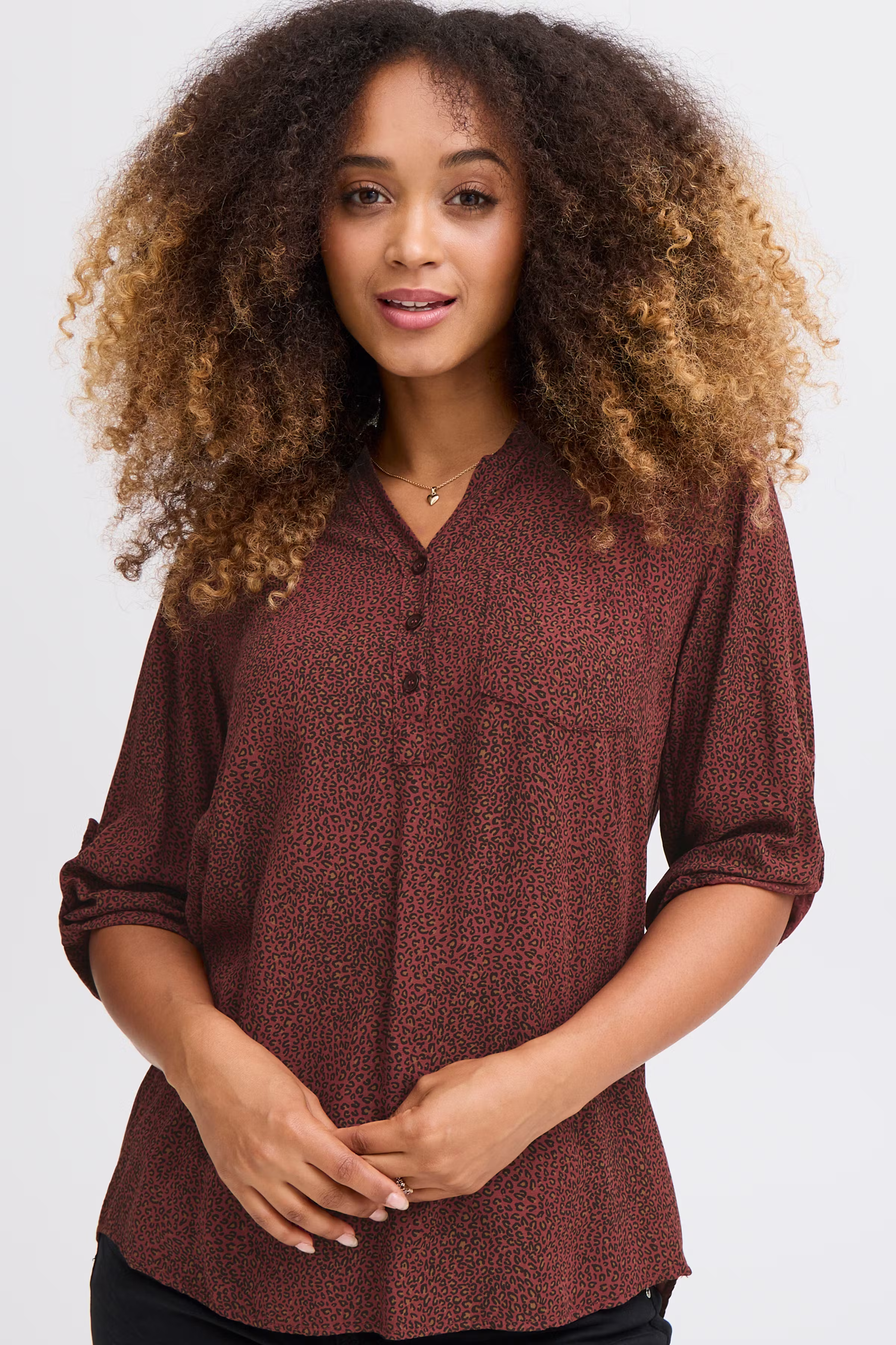 SBRAFIA Bluse LOOKBOOK DETAIL 22100341-191543