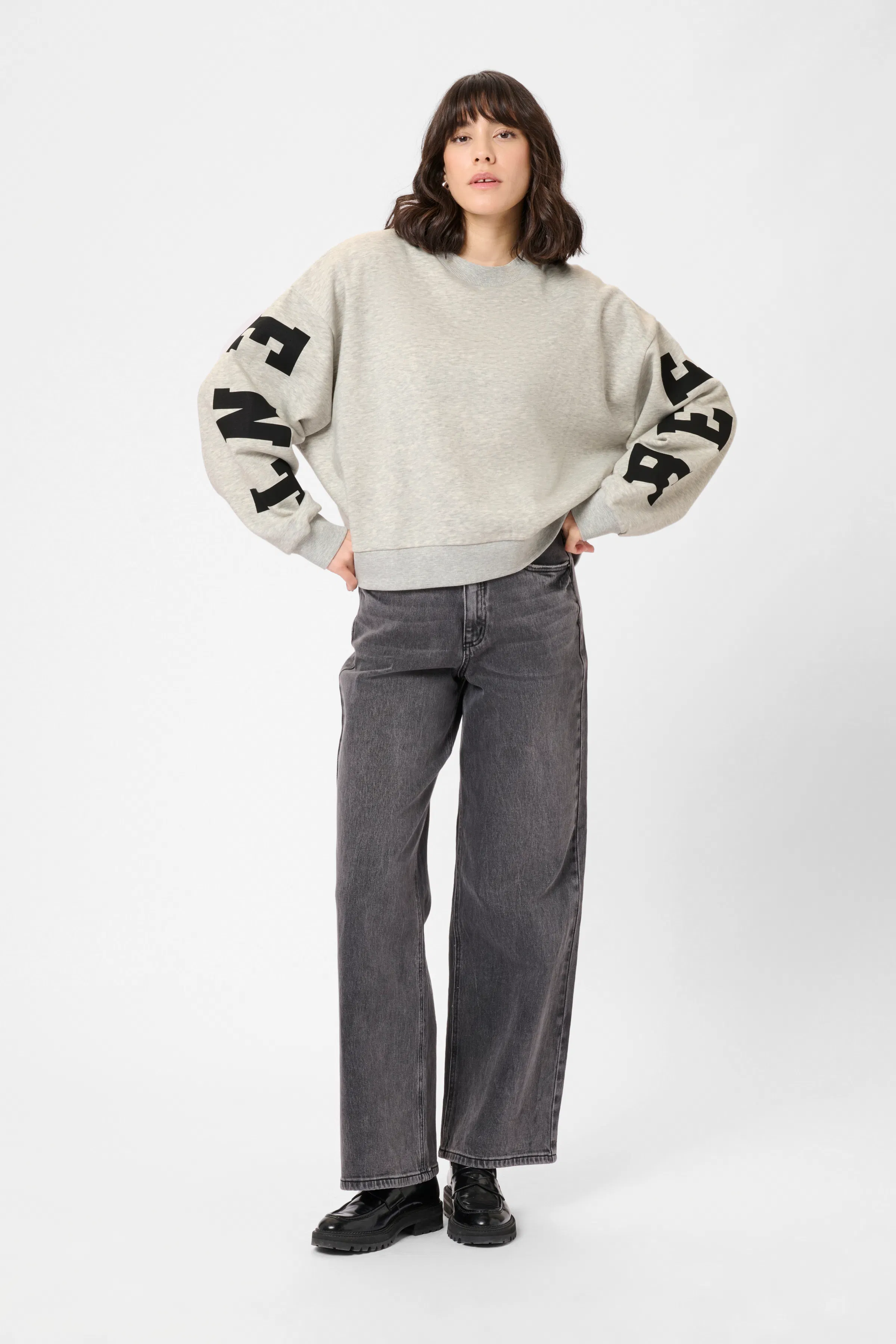 KAlise Sweatshirt LOOKBOOK FRONT 10510868-100123