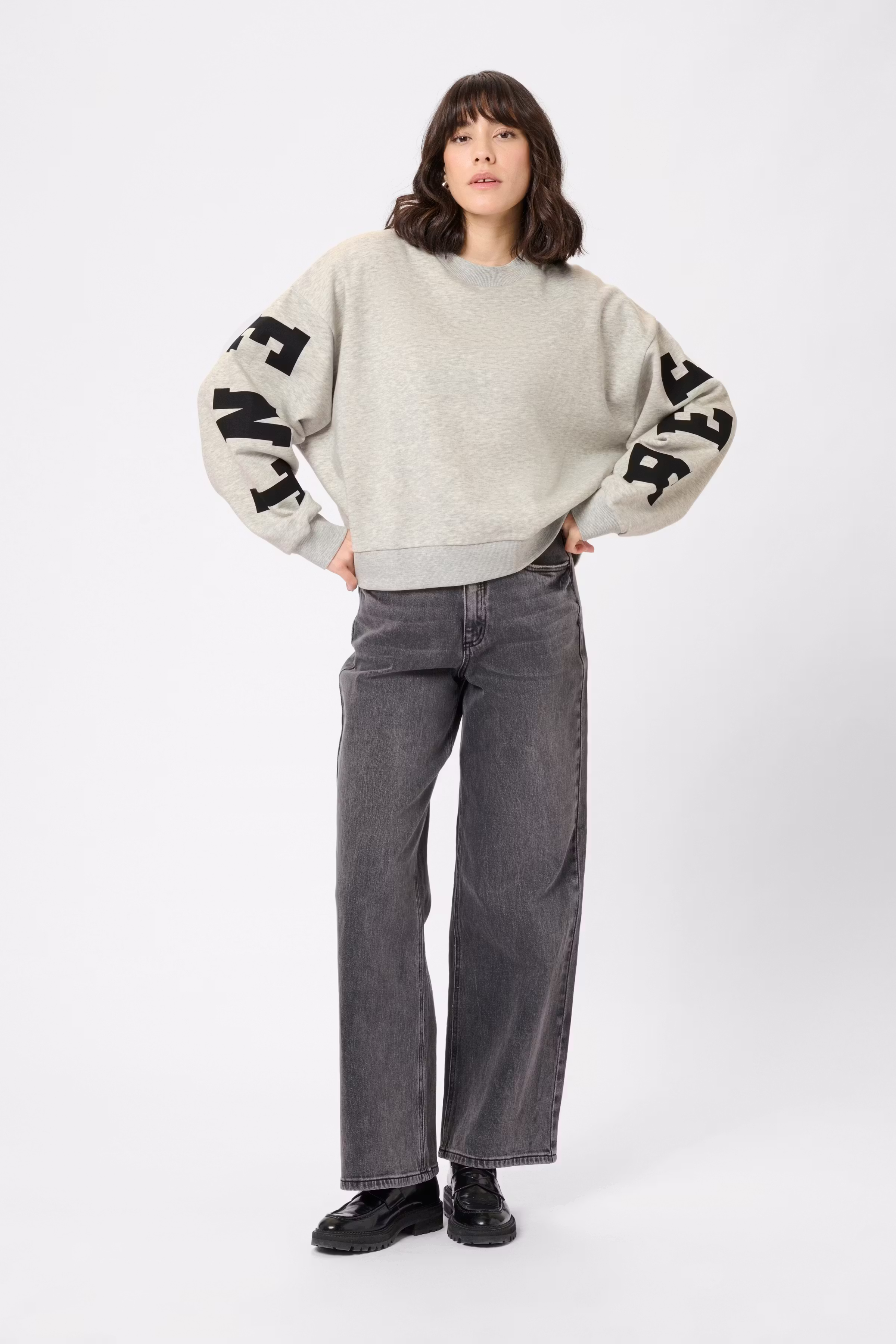 KAlise Sweatshirt LOOKBOOK FRONT 10510868-100123