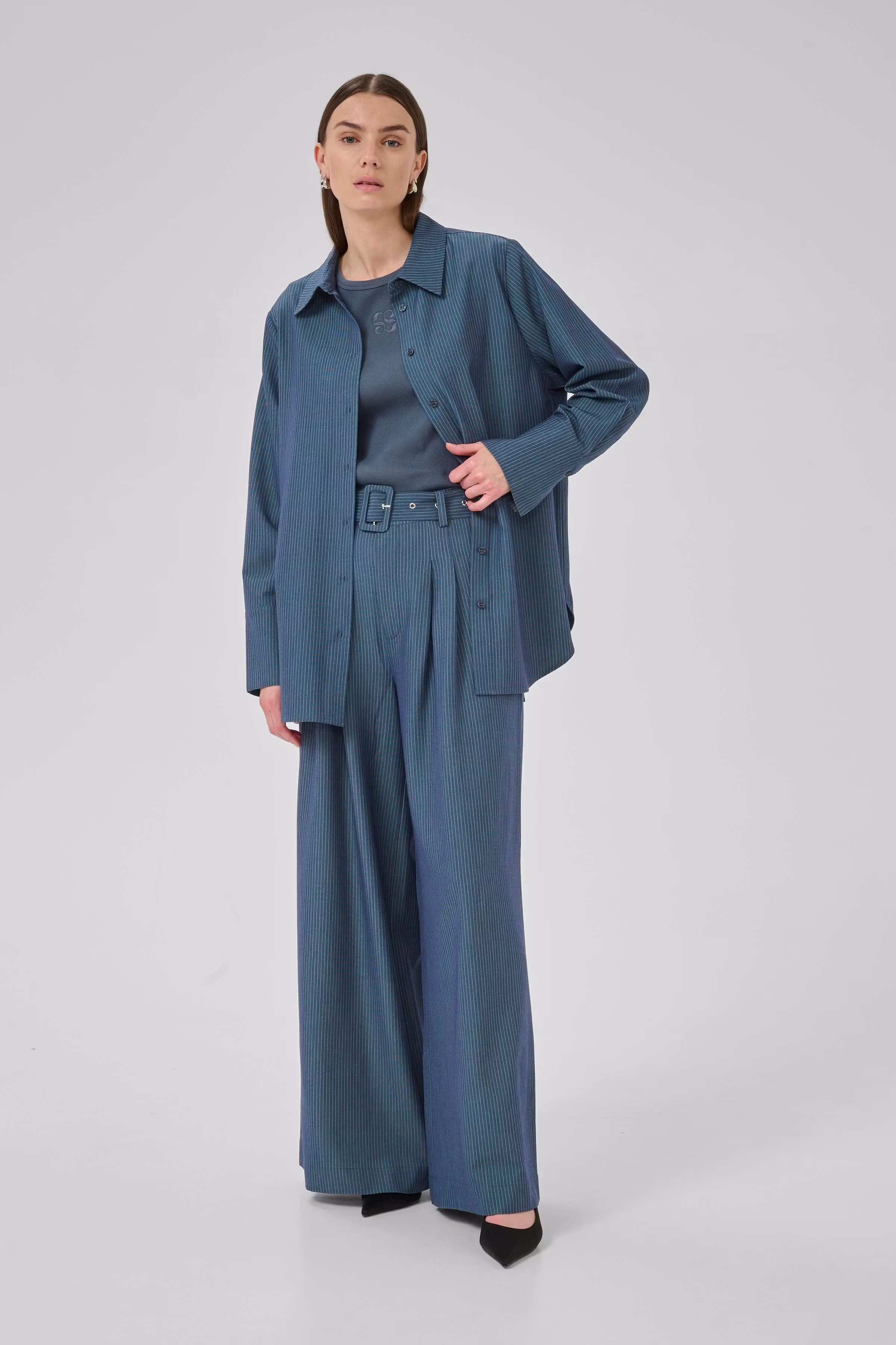 VittaMW Shirt LOOKBOOK FRONT 10705001-108253