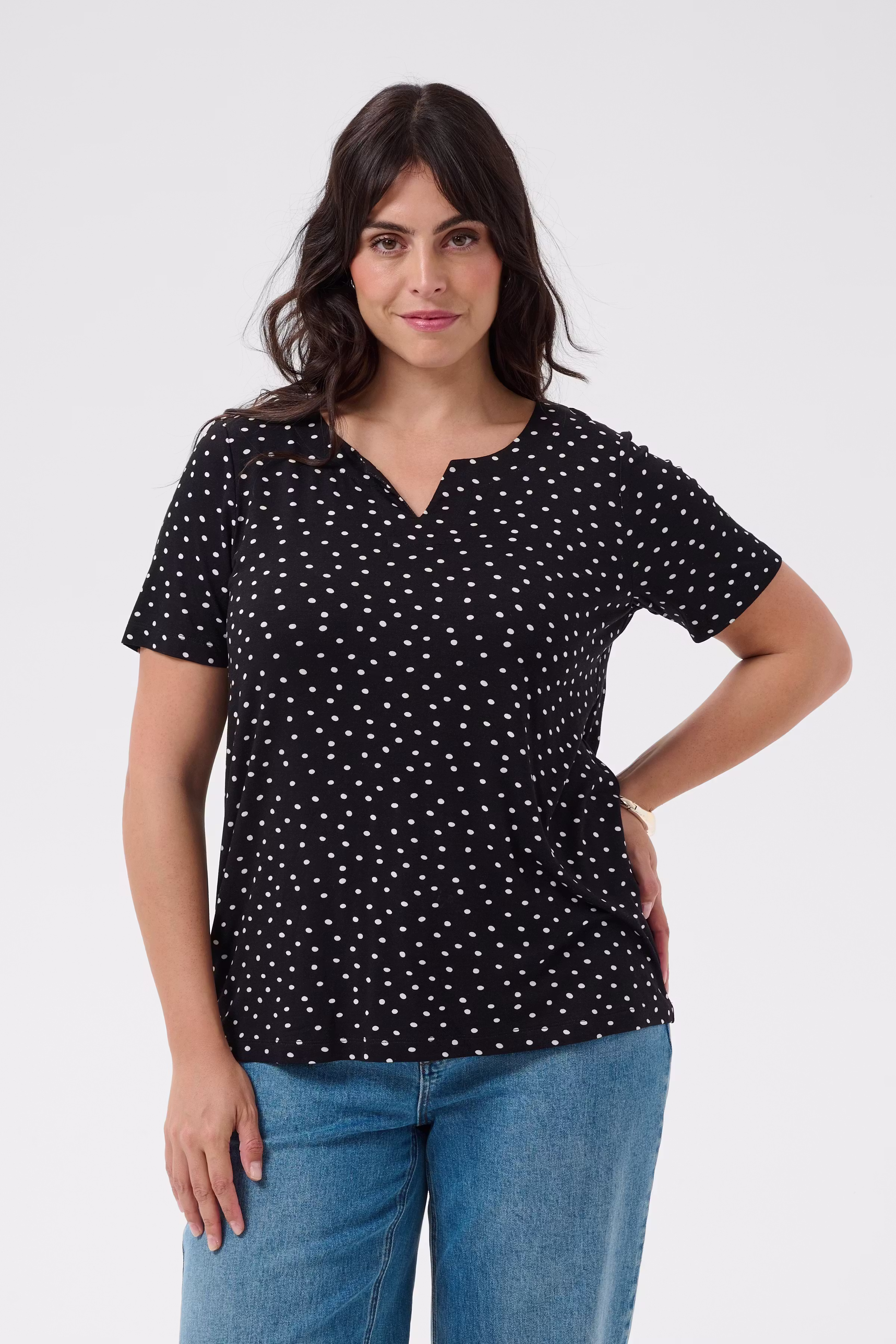 KCmella T-shirt LOOKBOOK FRONT 10582230-109672
