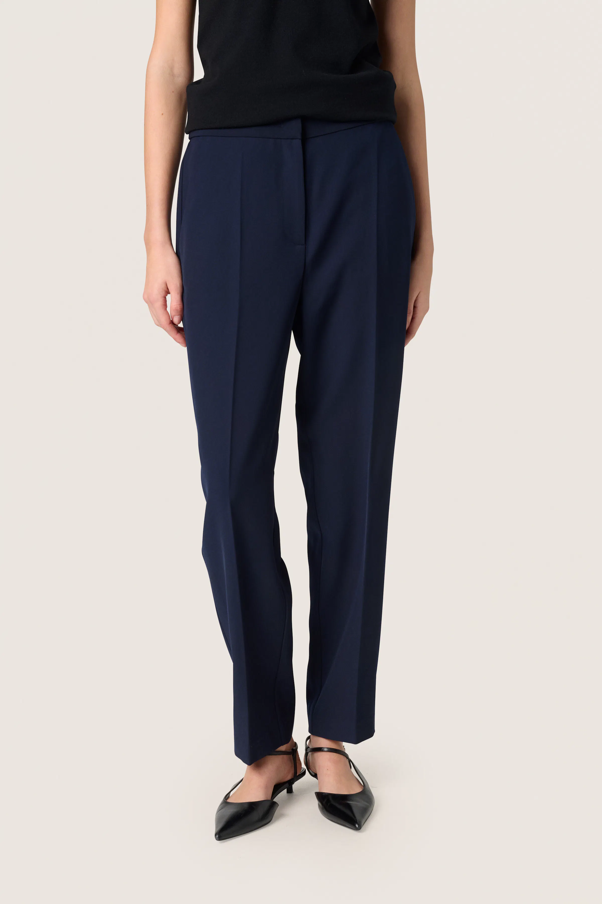 SLCewtona Bukser LOOKBOOK FRONT 30408329-193924