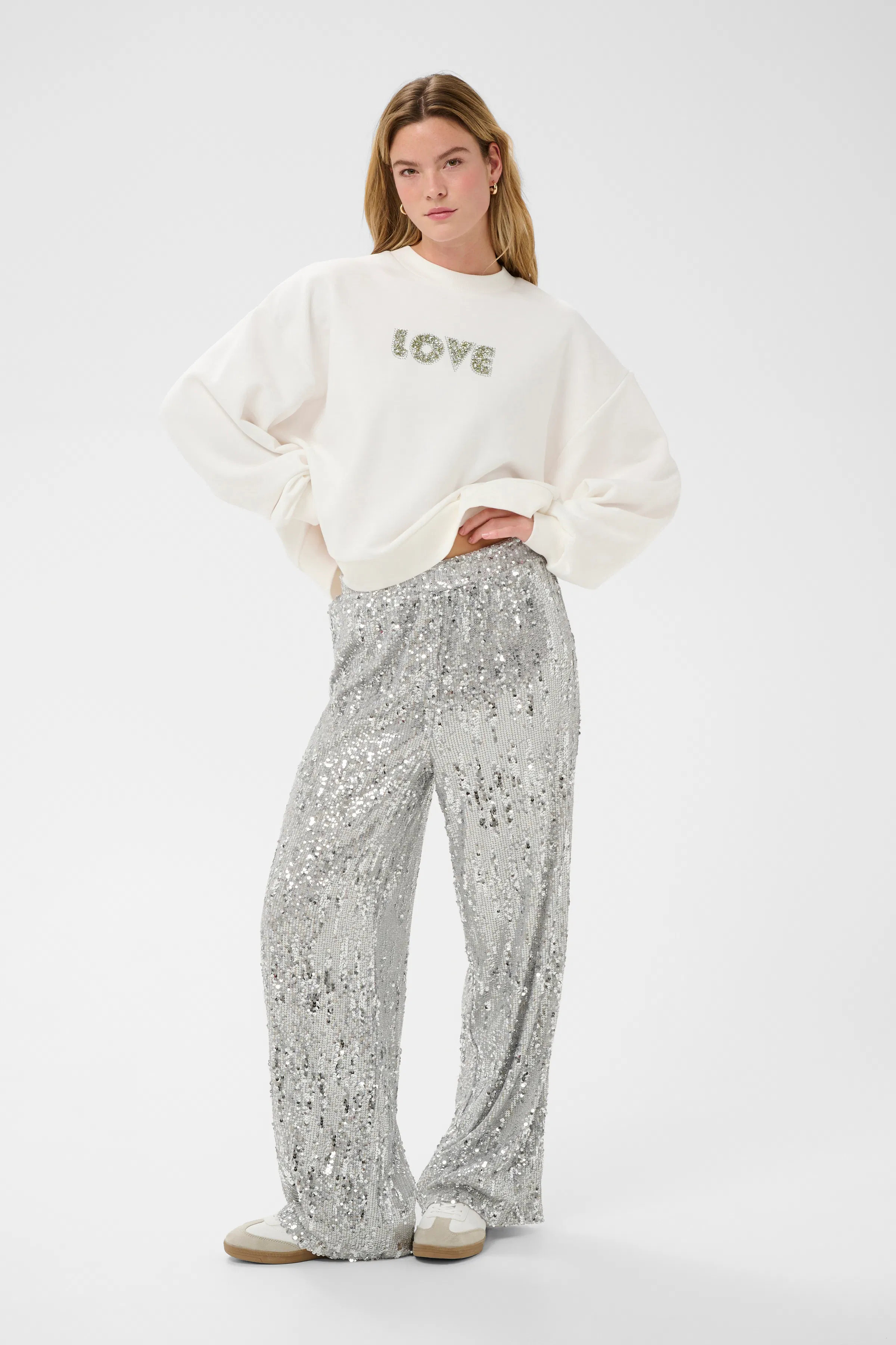 KAlila Sweatshirt LOOKBOOK FRONT 10511411-110602