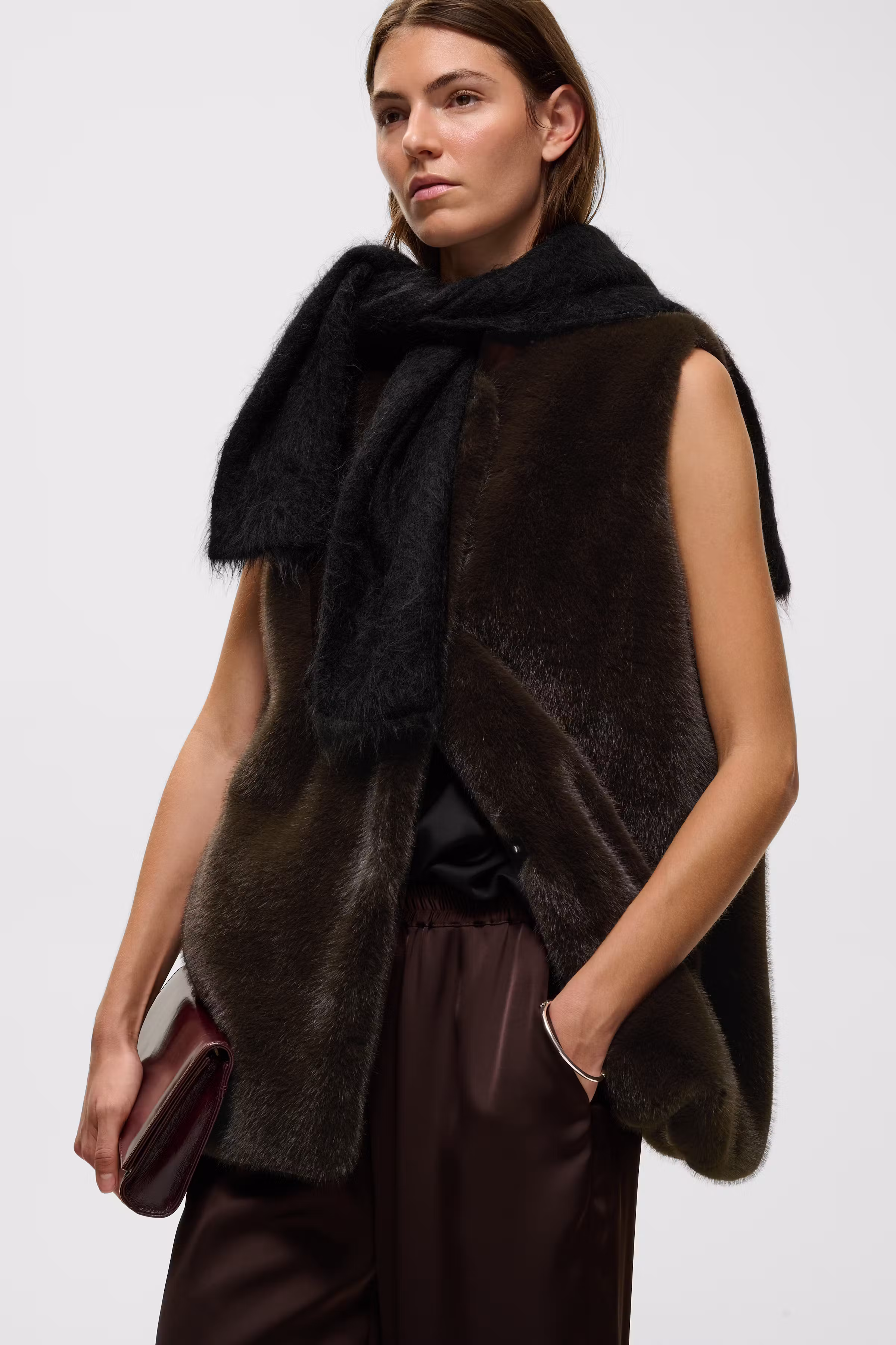 YASMINAHIW Weste LOOKBOOK DETAIL 30112979-191109