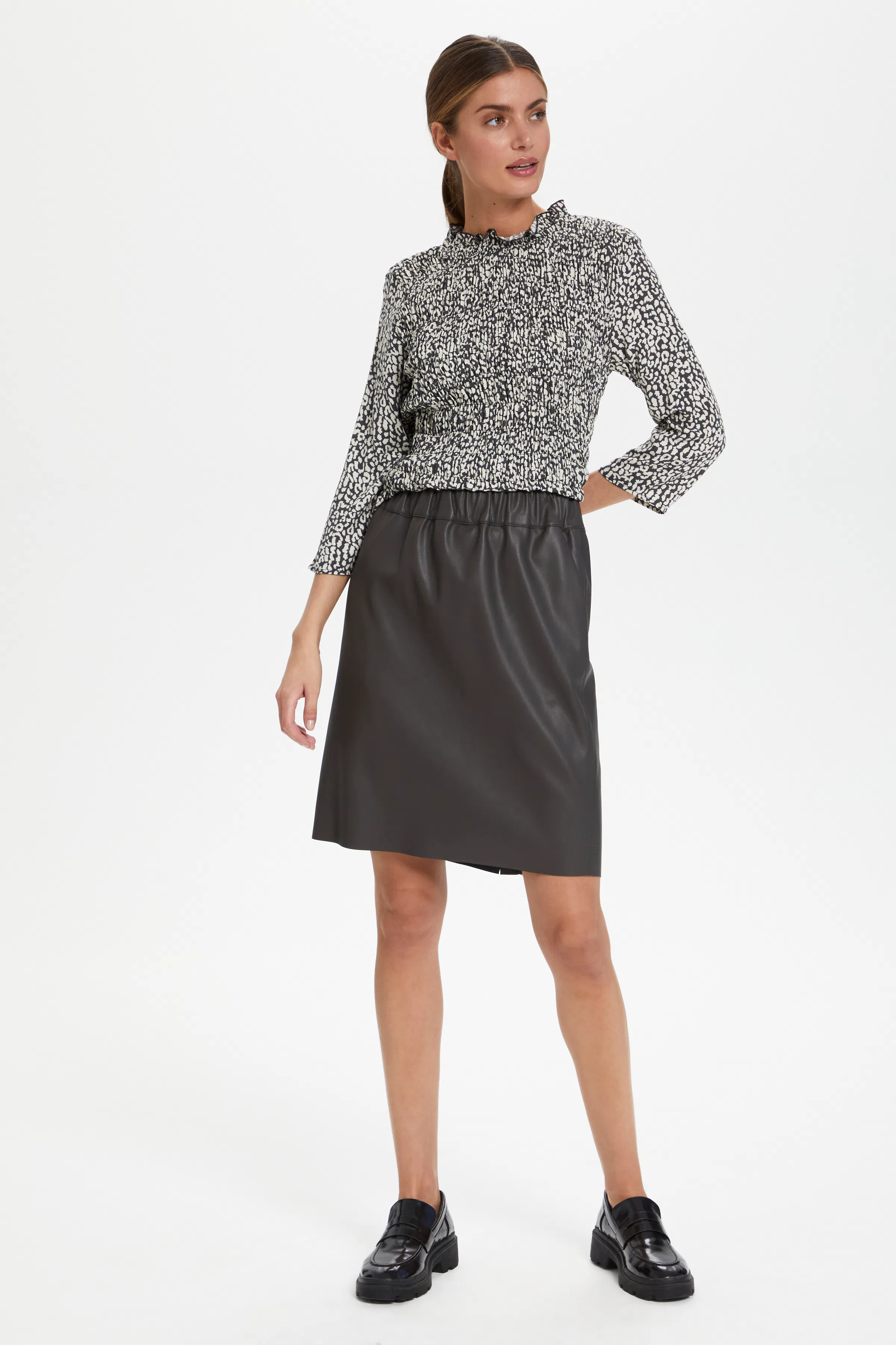  KilinaSZ Skirt

 LOOKBOOK FRONT 30511699-190000