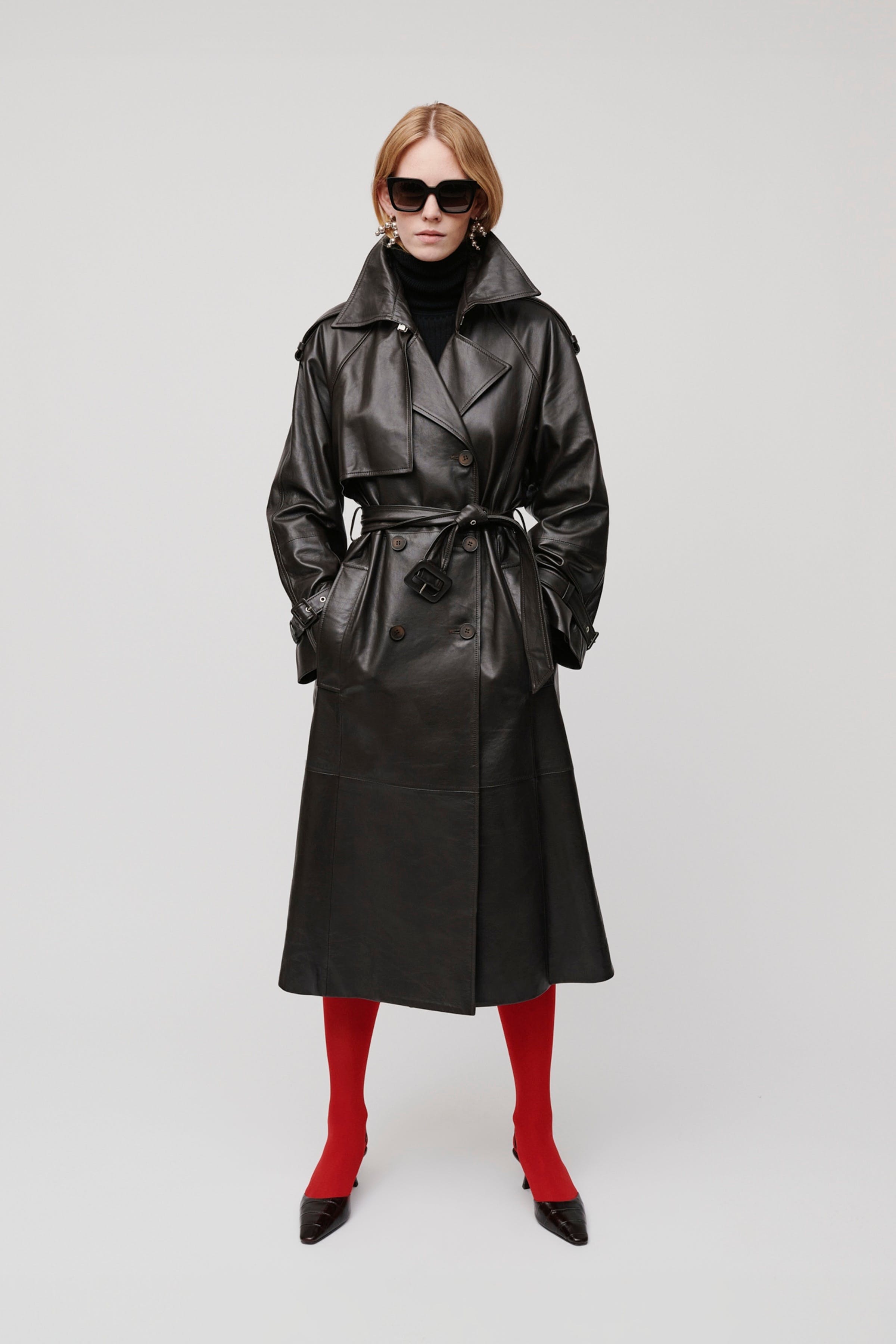 LINDA MANTEL LOOKBOOK FRONT 30600685-BR289