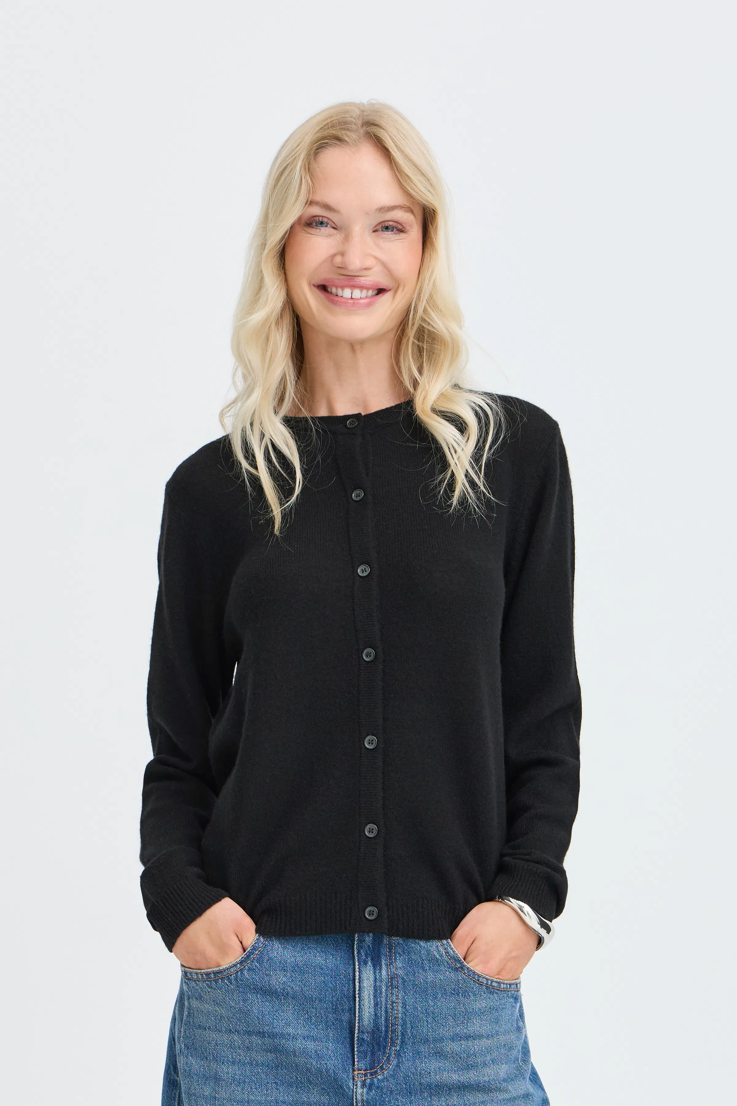 BYOSANNA Cardigan LOOKBOOK FRONT 20819124-194008