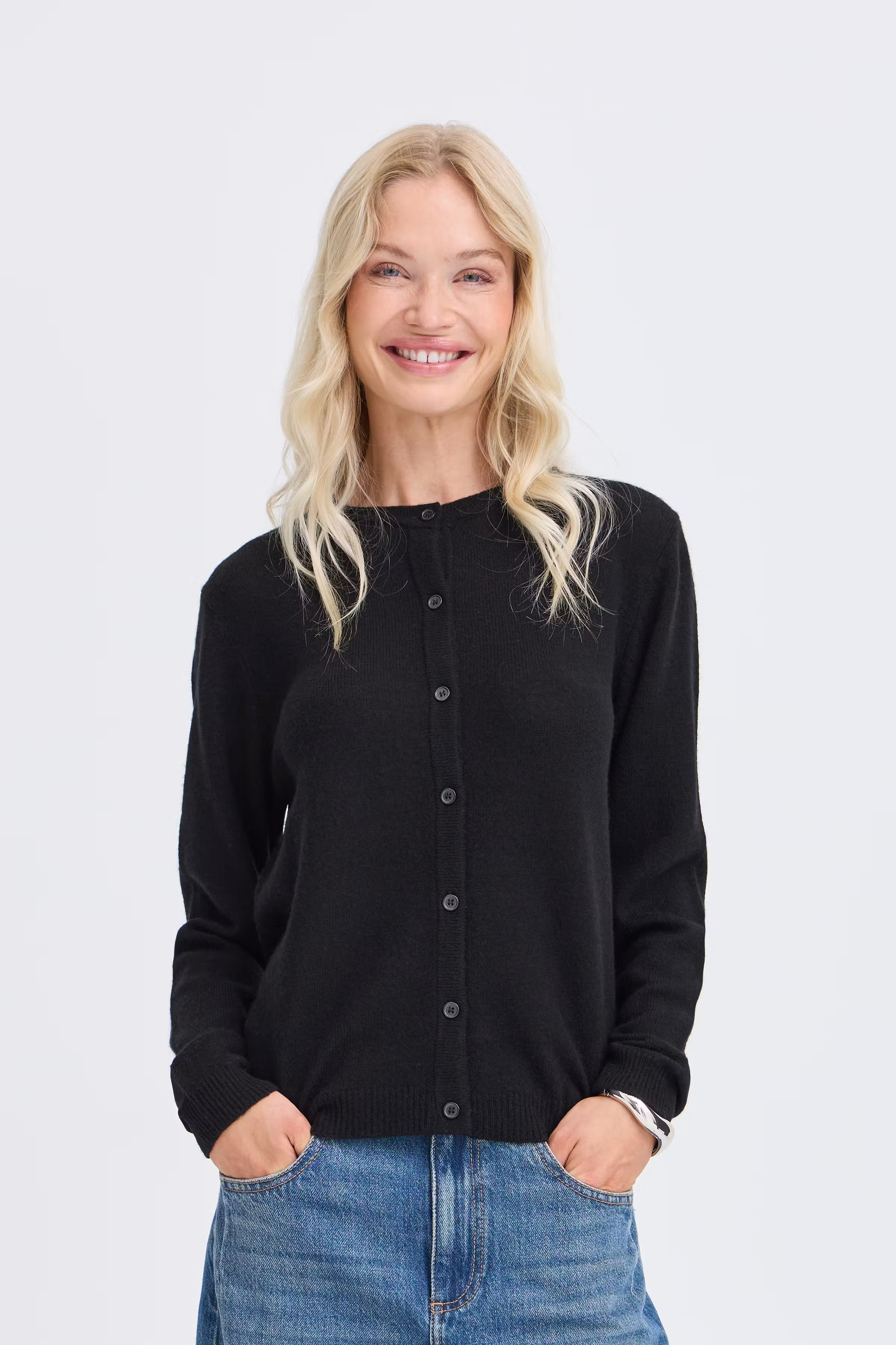 BYOSANNA Cardigan LOOKBOOK FRONT 20819124-194008