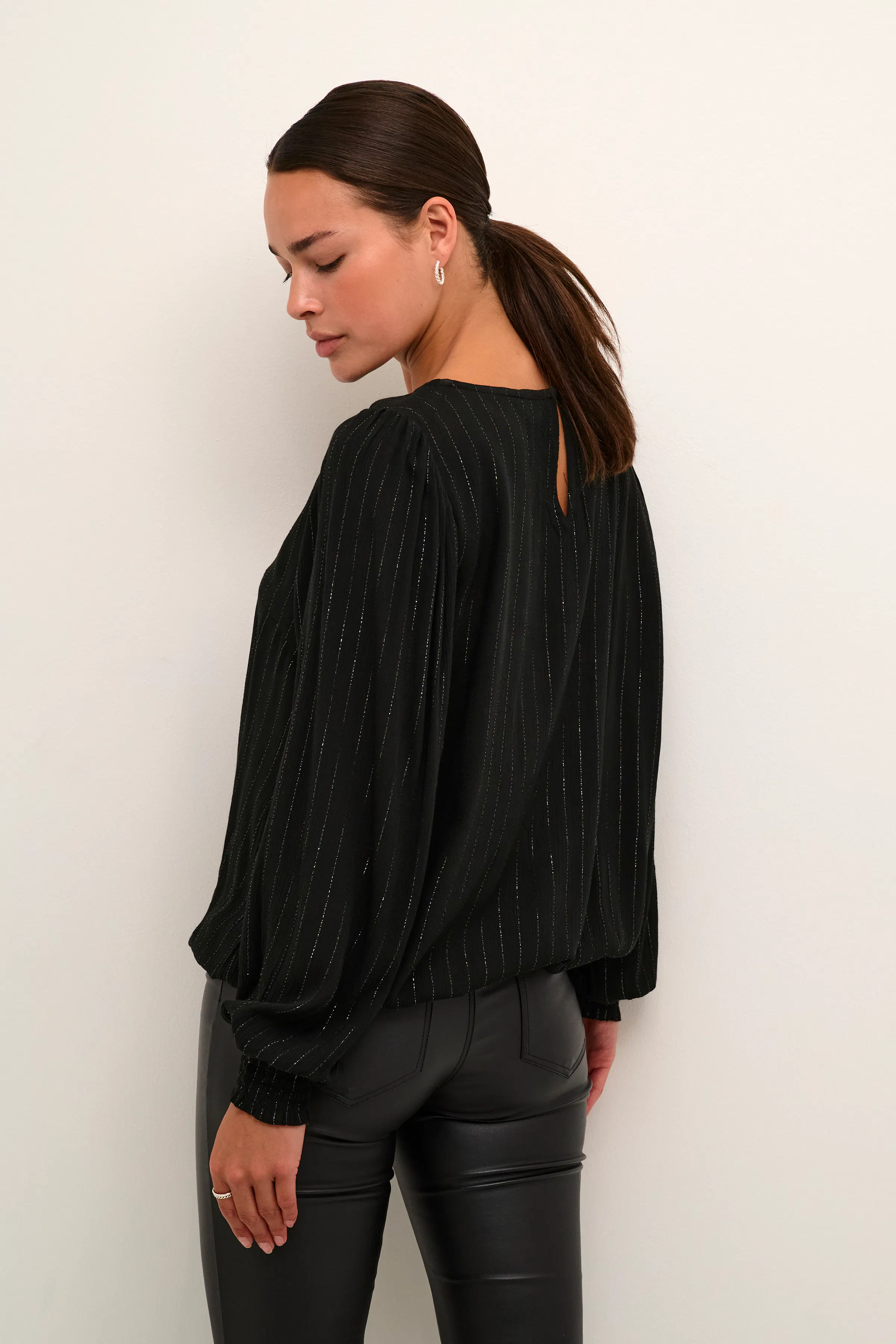 KAliv Glimmerbluse LOOKBOOK BACK 10509331-100121