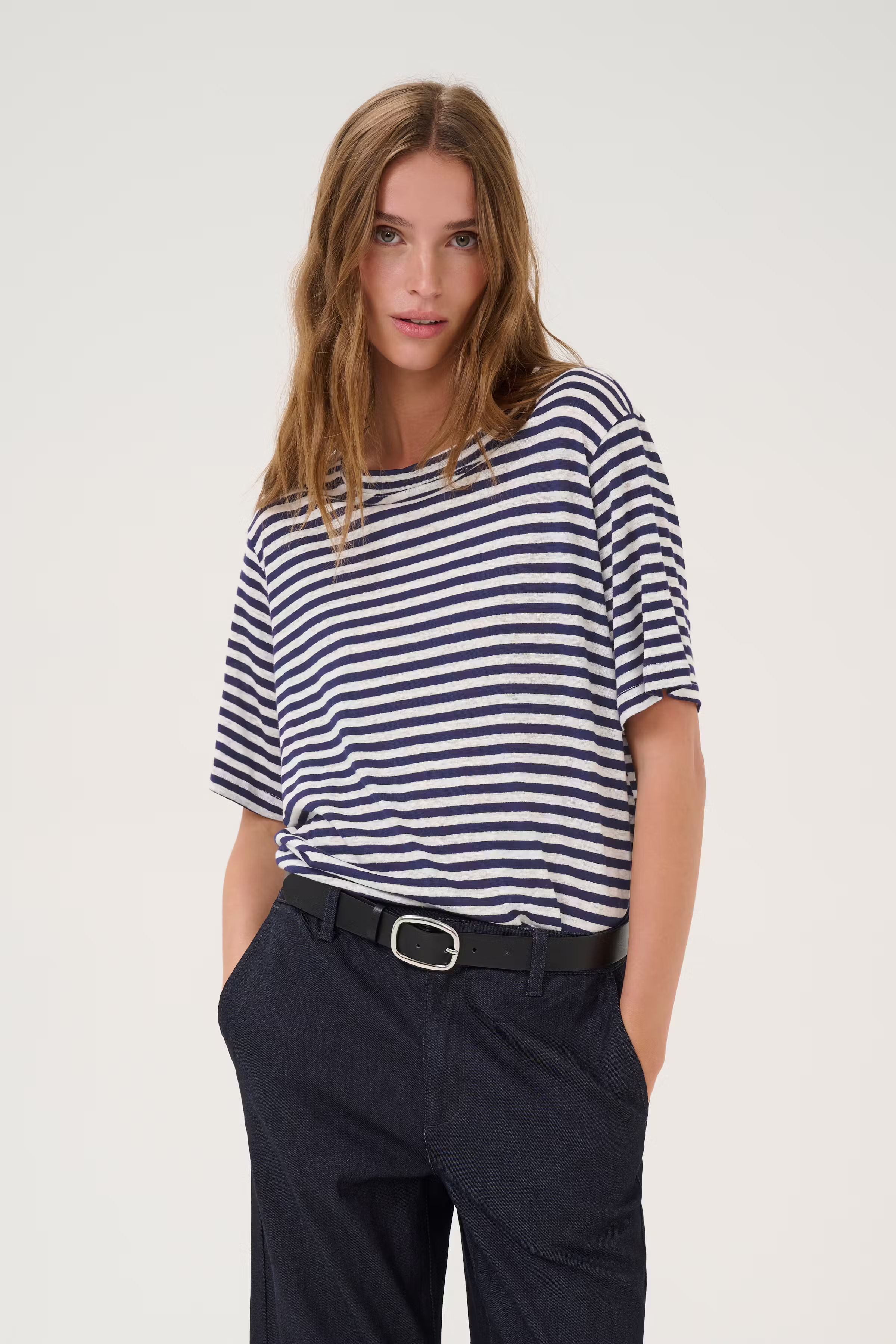 LisaMW Linnen T-shirt LOOKBOOK FRONT 10704599-107481